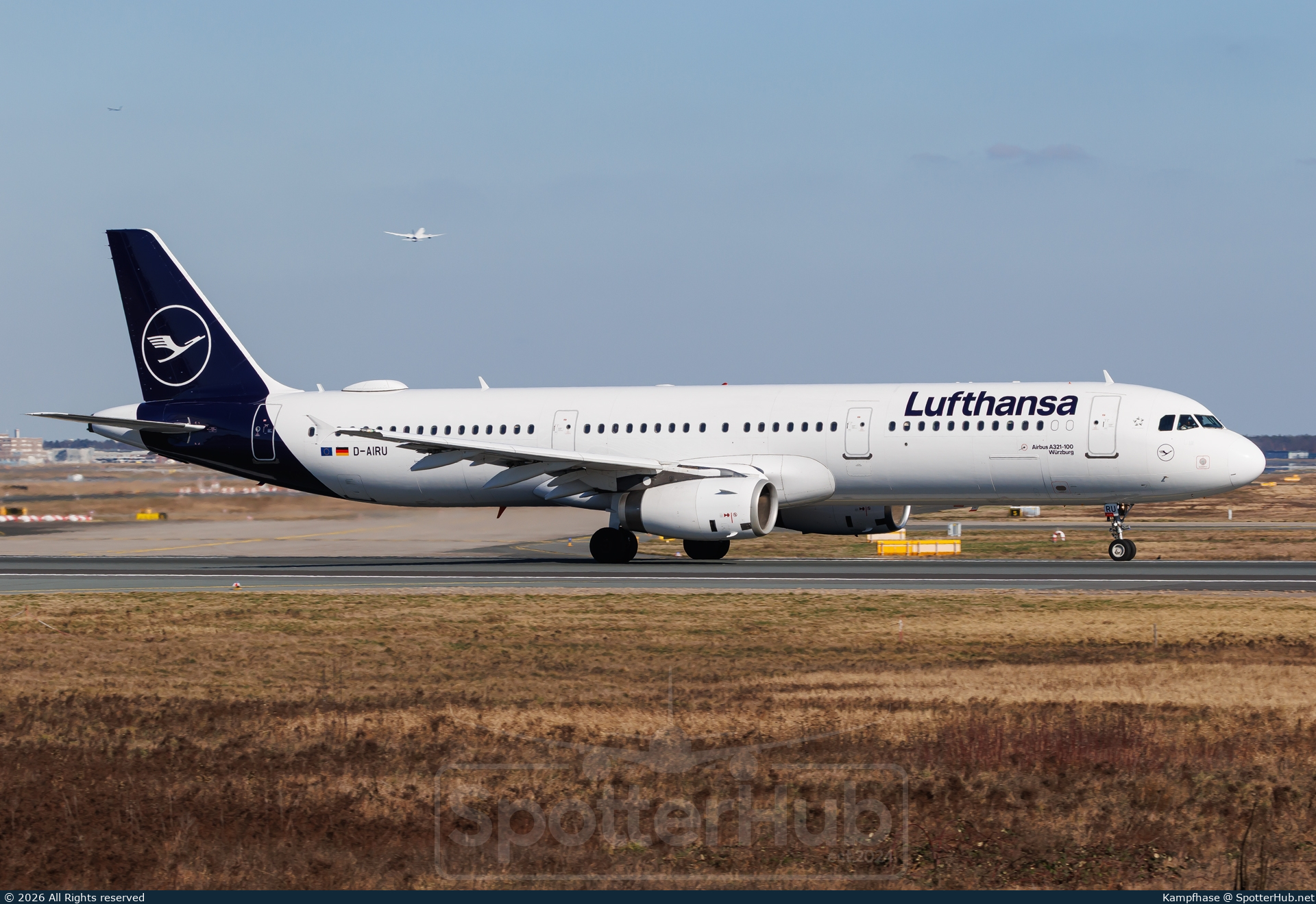 Photo of D-AIRU - Airbus A321-131 operated by Lufthansa