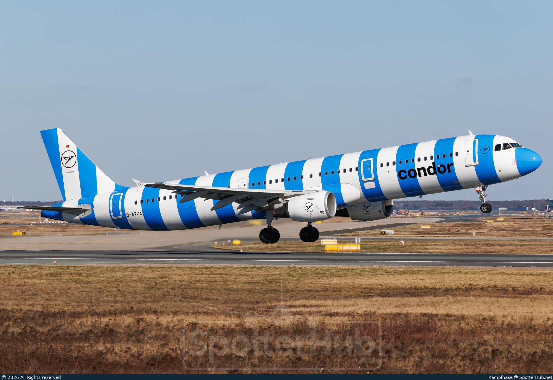Photo of D-ATCA - Airbus A321-211 operated by Condor
