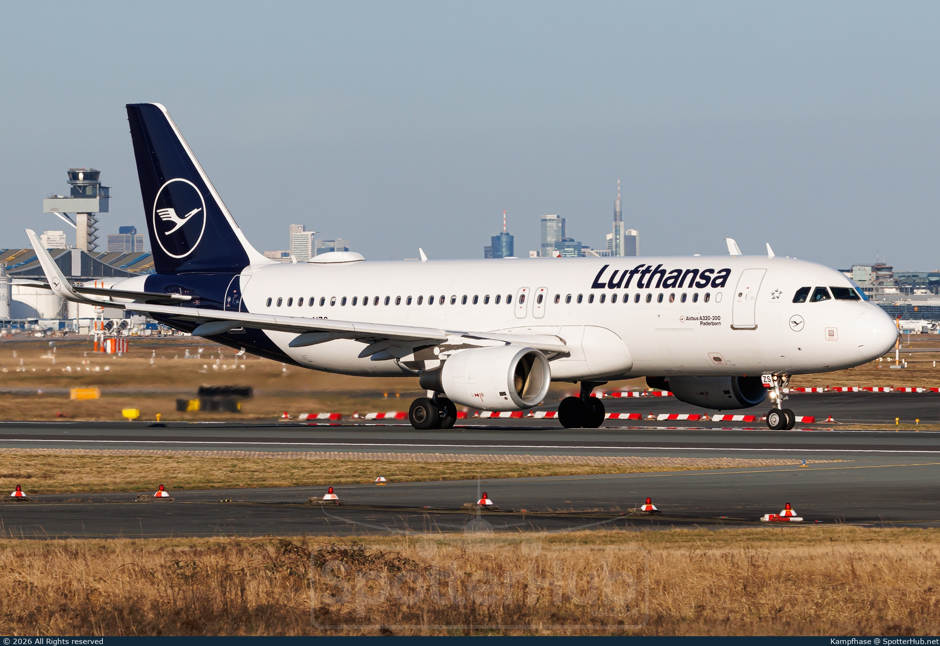 Photo of D-AIZS - Airbus A320-214 operated by Lufthansa