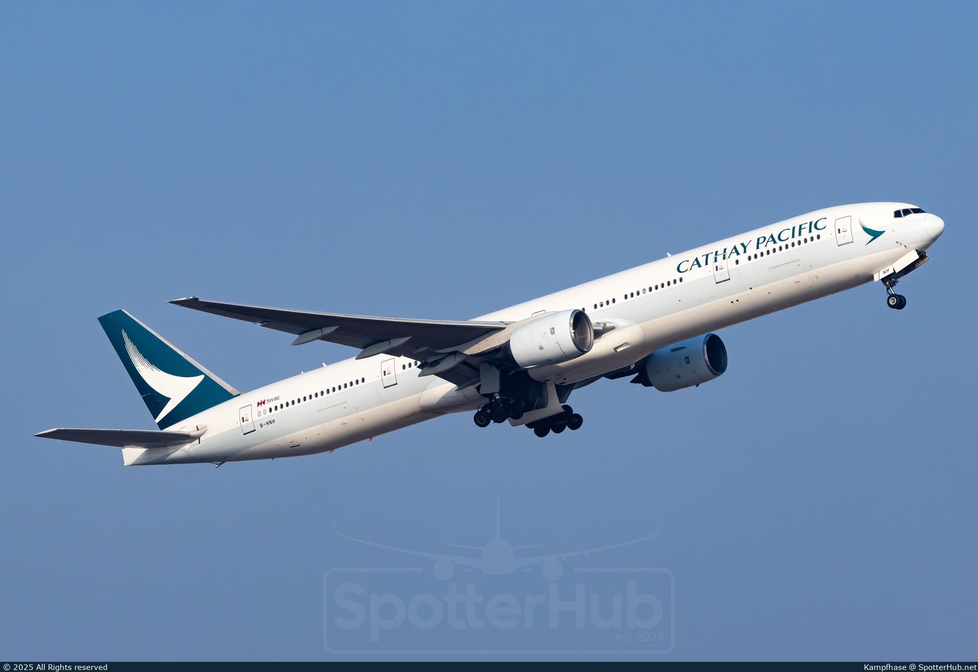 Photo of B-HNH - Boeing 777-367 operated by Cathay Pacific Airways