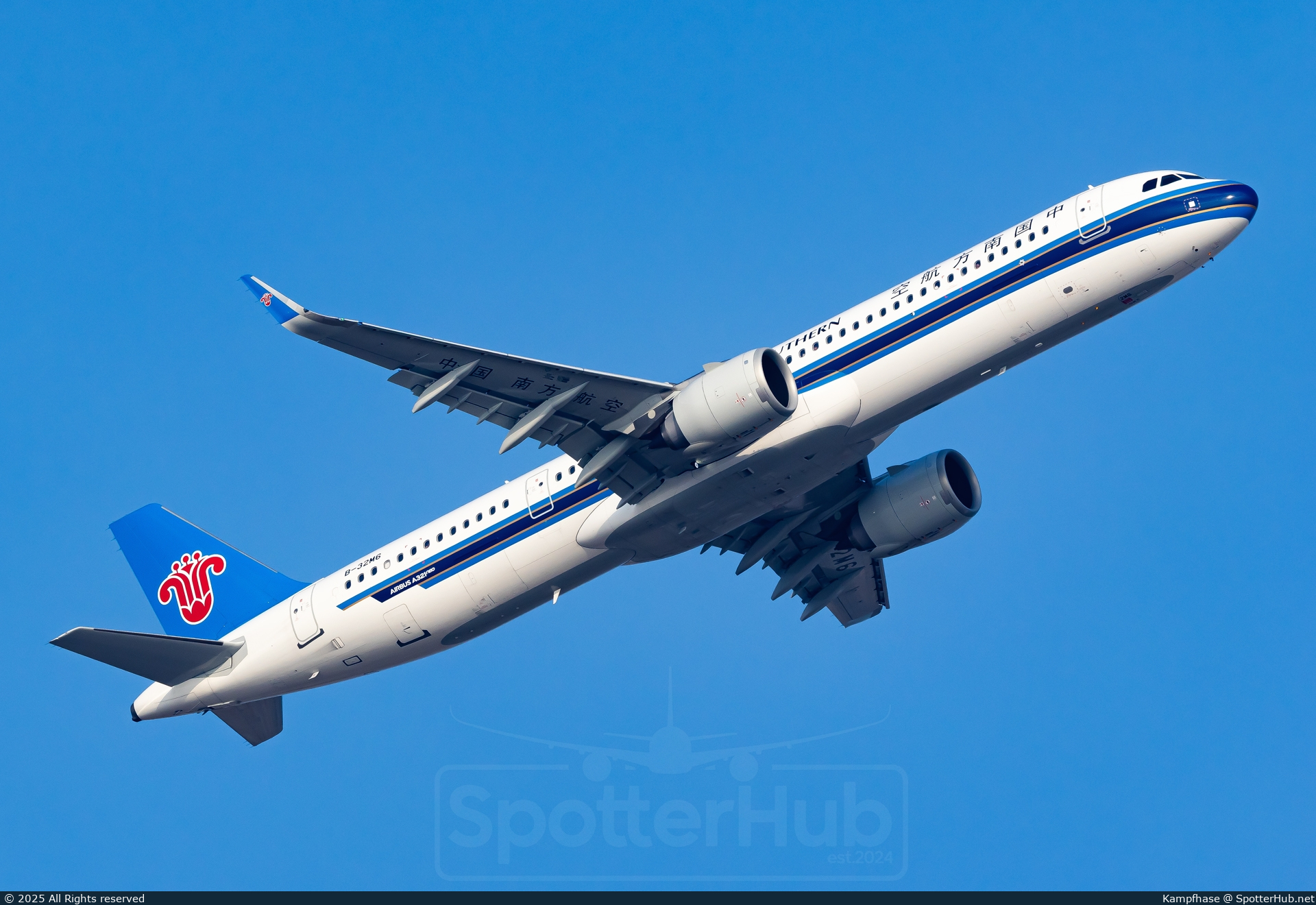 Photo of B-32M6 - Airbus A321-251NX operated by China Southern Airlines