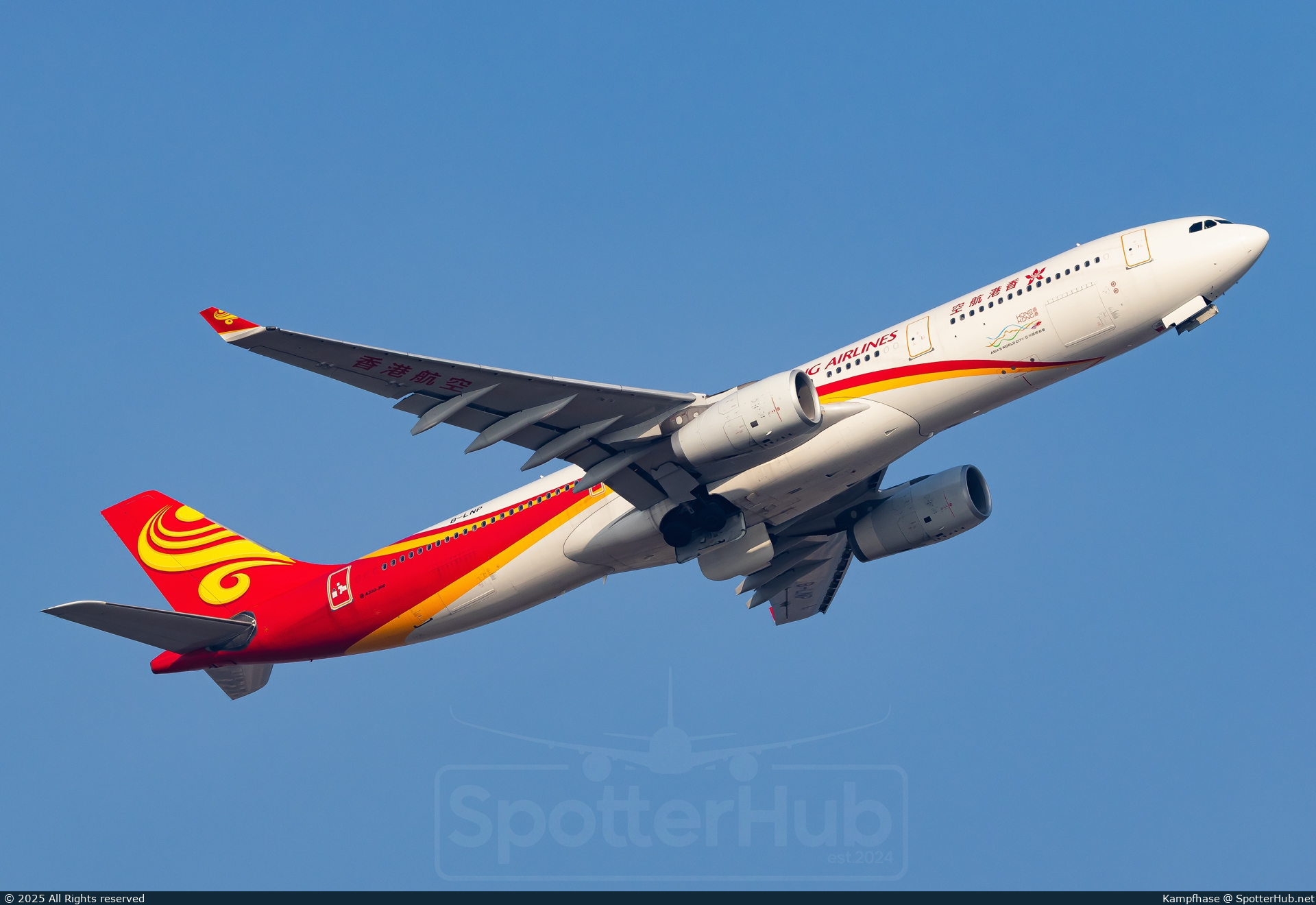 Photo of B-LNP - Airbus A330-343 operated by Hong Kong Airlines