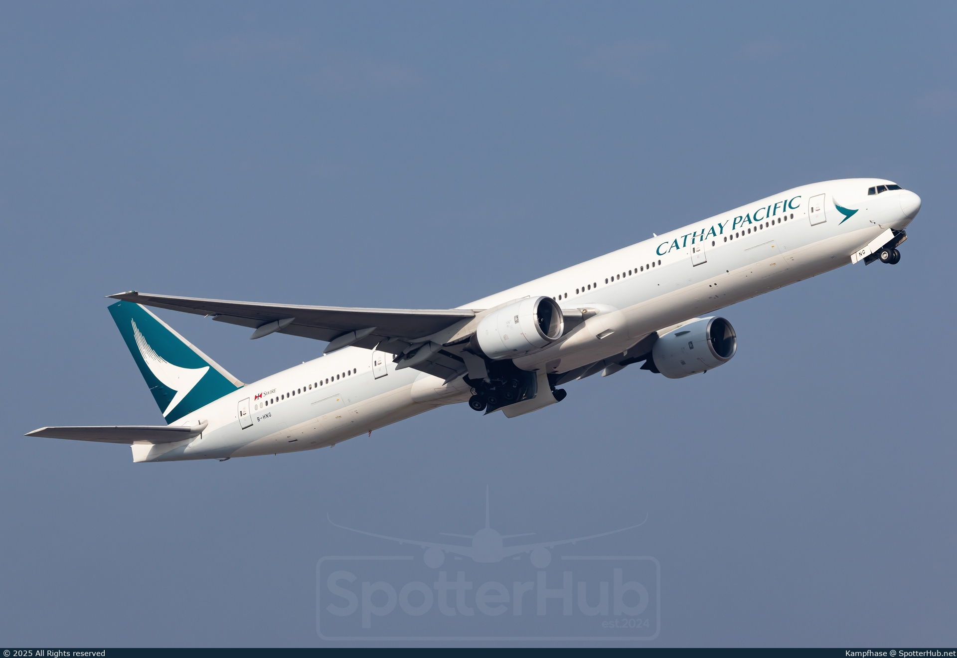 Photo of B-HNG - Boeing 777-367 operated by Cathay Pacific Airways