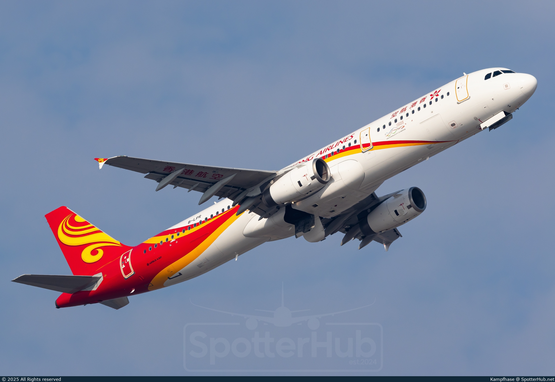 Photo of B-LPR - Airbus A321-231 operated by Hong Kong Airlines