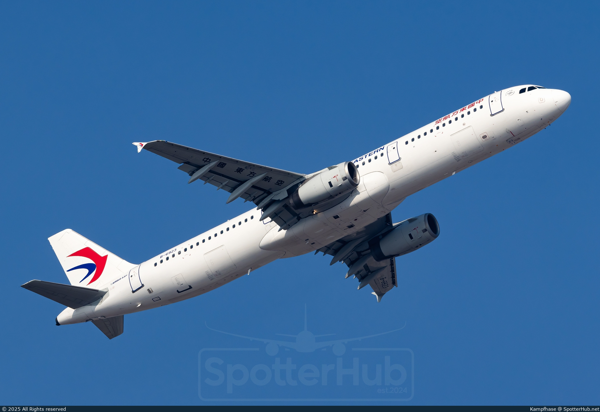 Photo of B-6923 - Airbus A321-231 operated by China Eastern Airlines