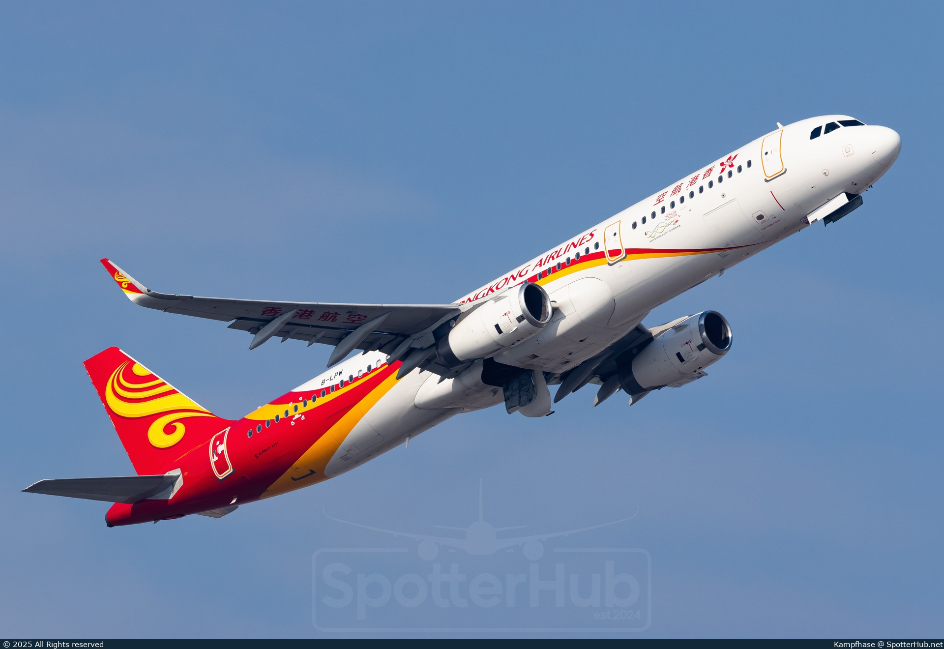 Photo of B-LPW - Airbus A321-231 operated by Hong Kong Airlines