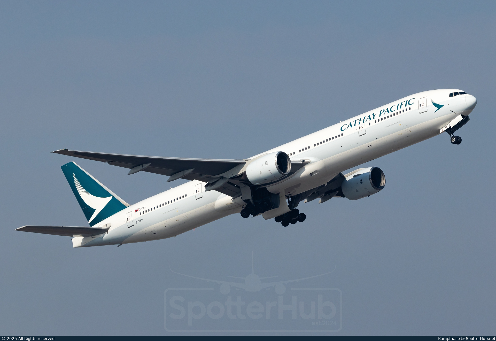 Photo of B-HNP - Boeing 777-367 operated by Cathay Pacific Airways