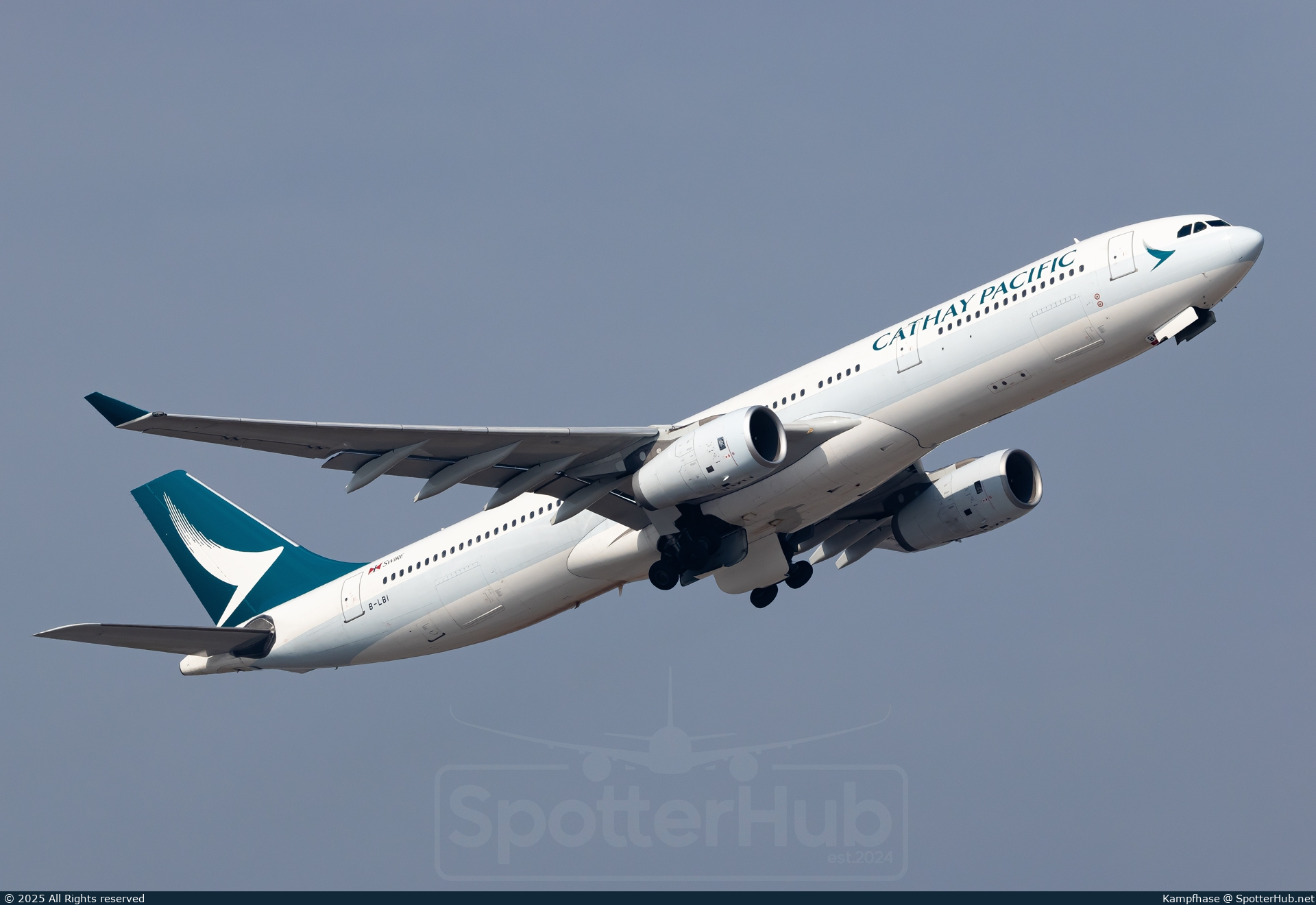 Photo of B-LBI - Airbus A330-343 operated by Cathay Pacific Airways