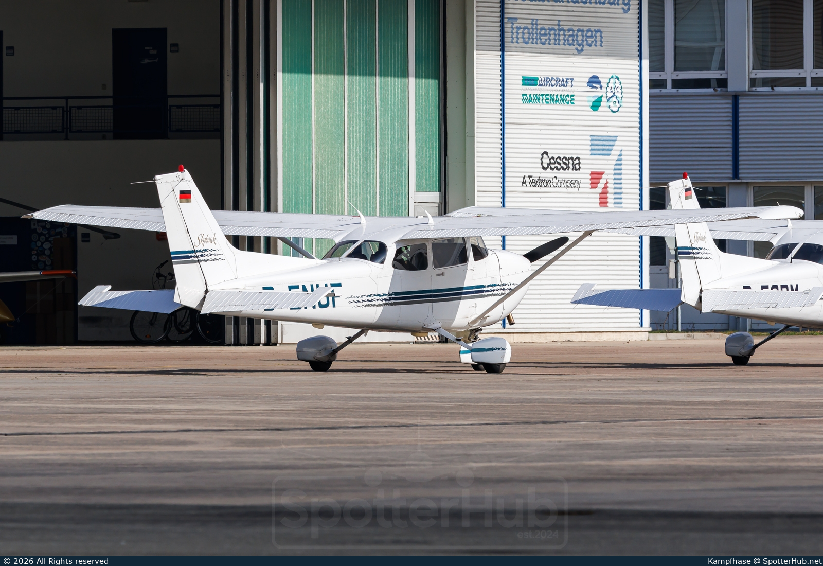 Photo of D-ENUF - Cessna 172R Skyhawk operated by Flugschule NUF Neubrandenburg