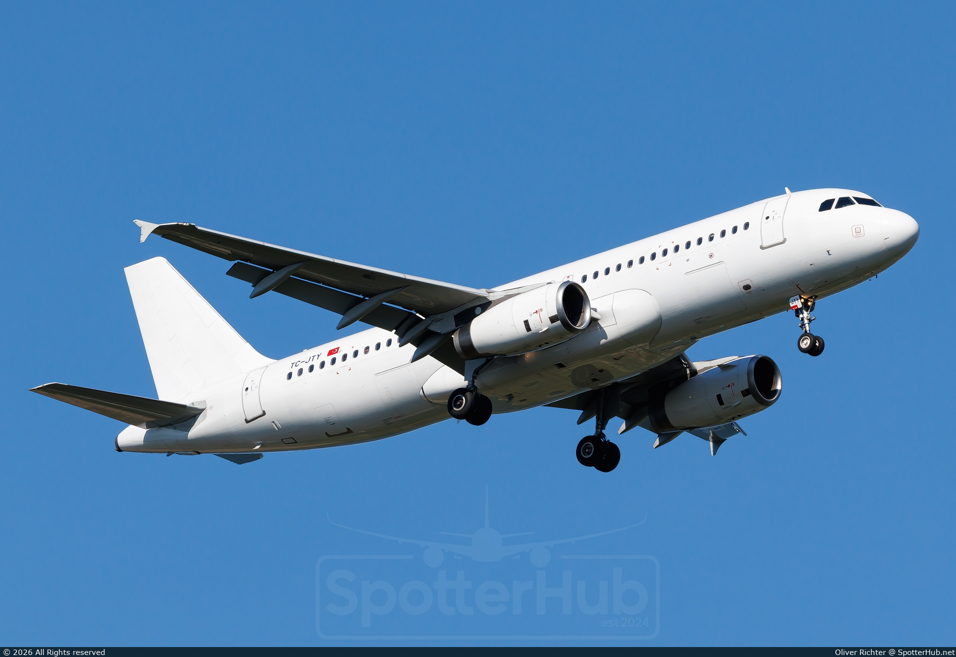 Photo of TC-JTY - Airbus A320-232 operated by Turkish Airlines