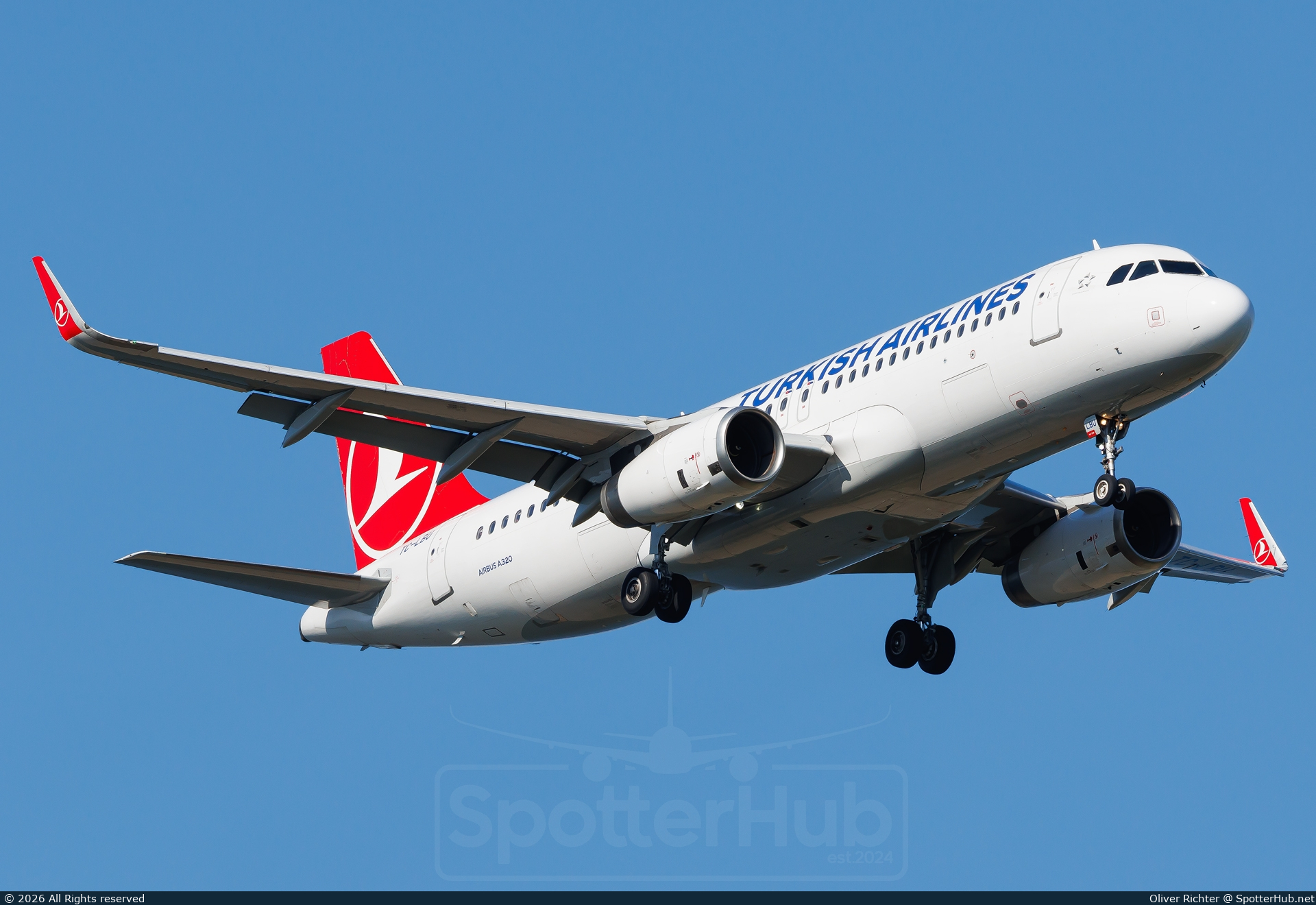 Photo of TC-LBU - Airbus A320-232 operated by Turkish Airlines