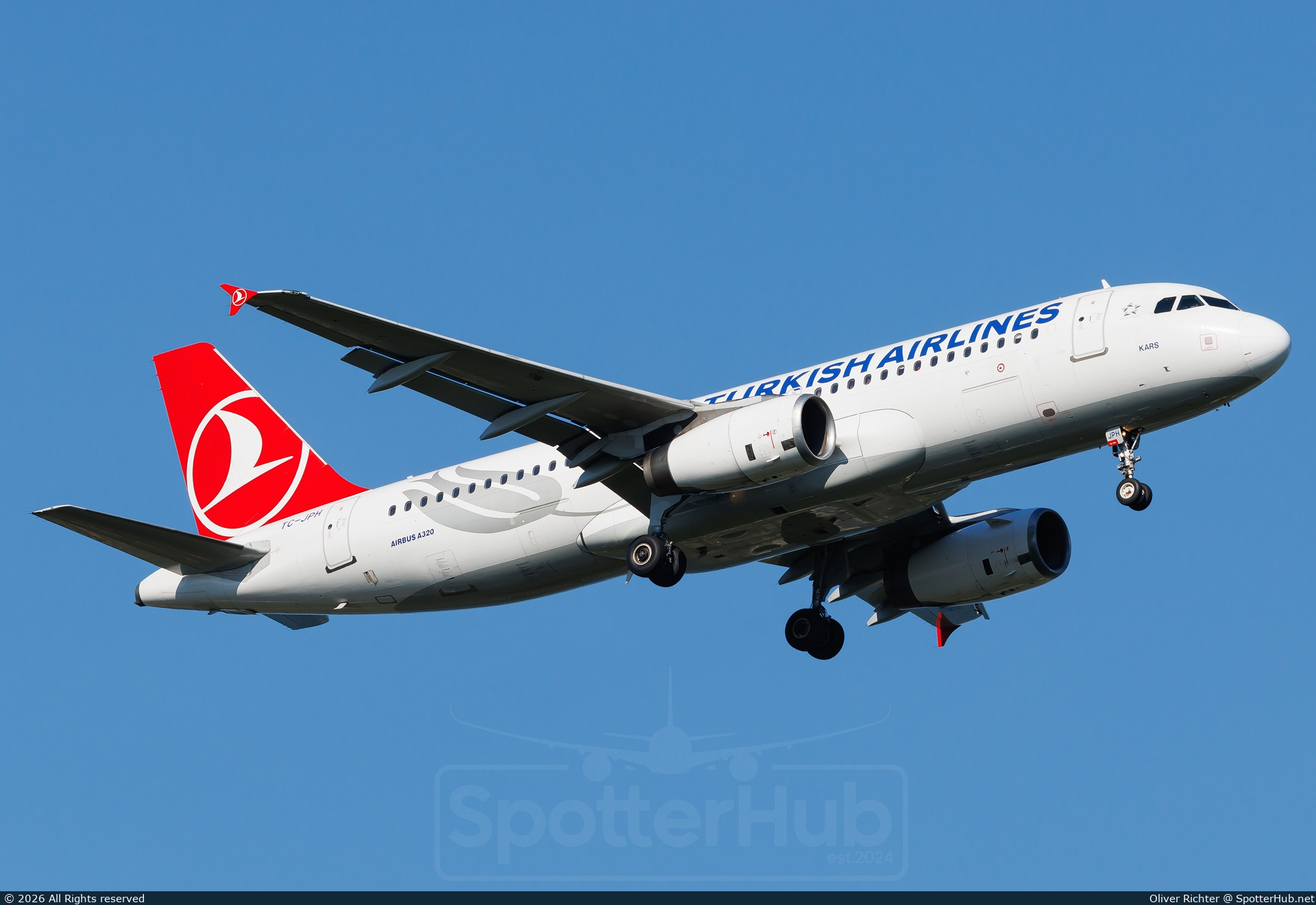 Photo of TC-JPH - Airbus A320-232 operated by Turkish Airlines