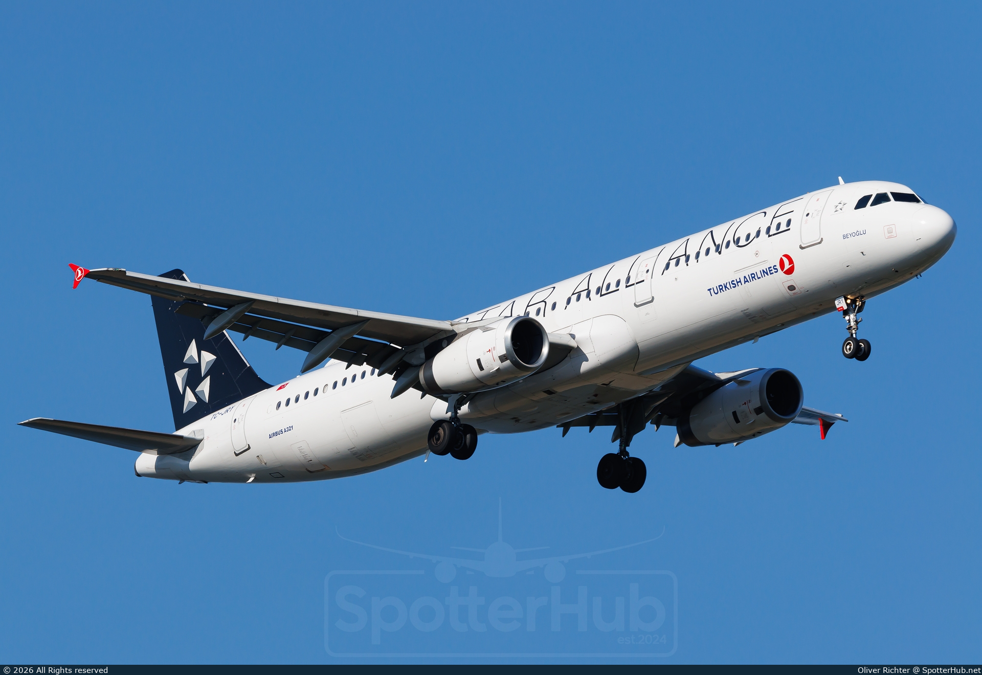 Photo of TC-JRY - Airbus A321-231 operated by Turkish Airlines