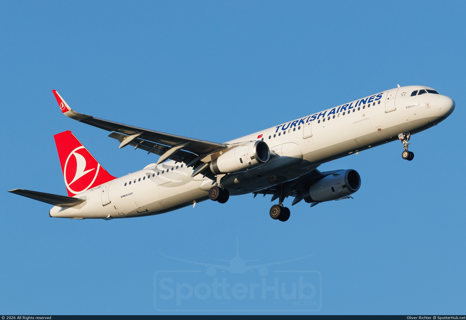Photo of TC-JSE - Airbus A321-231 operated by Turkish Airlines