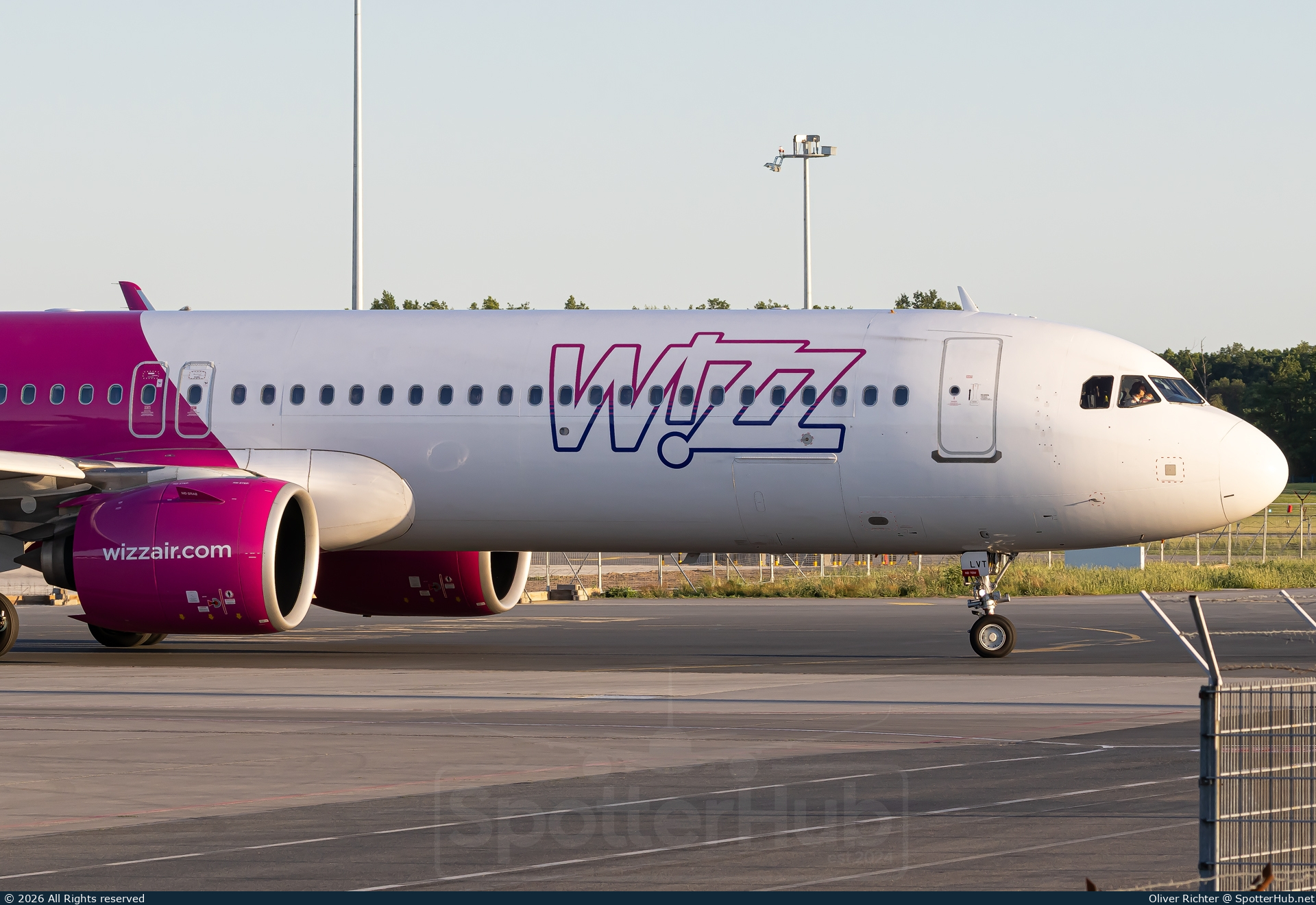 Photo of HA-LVT - Airbus A321-271NX operated by Wizz Air