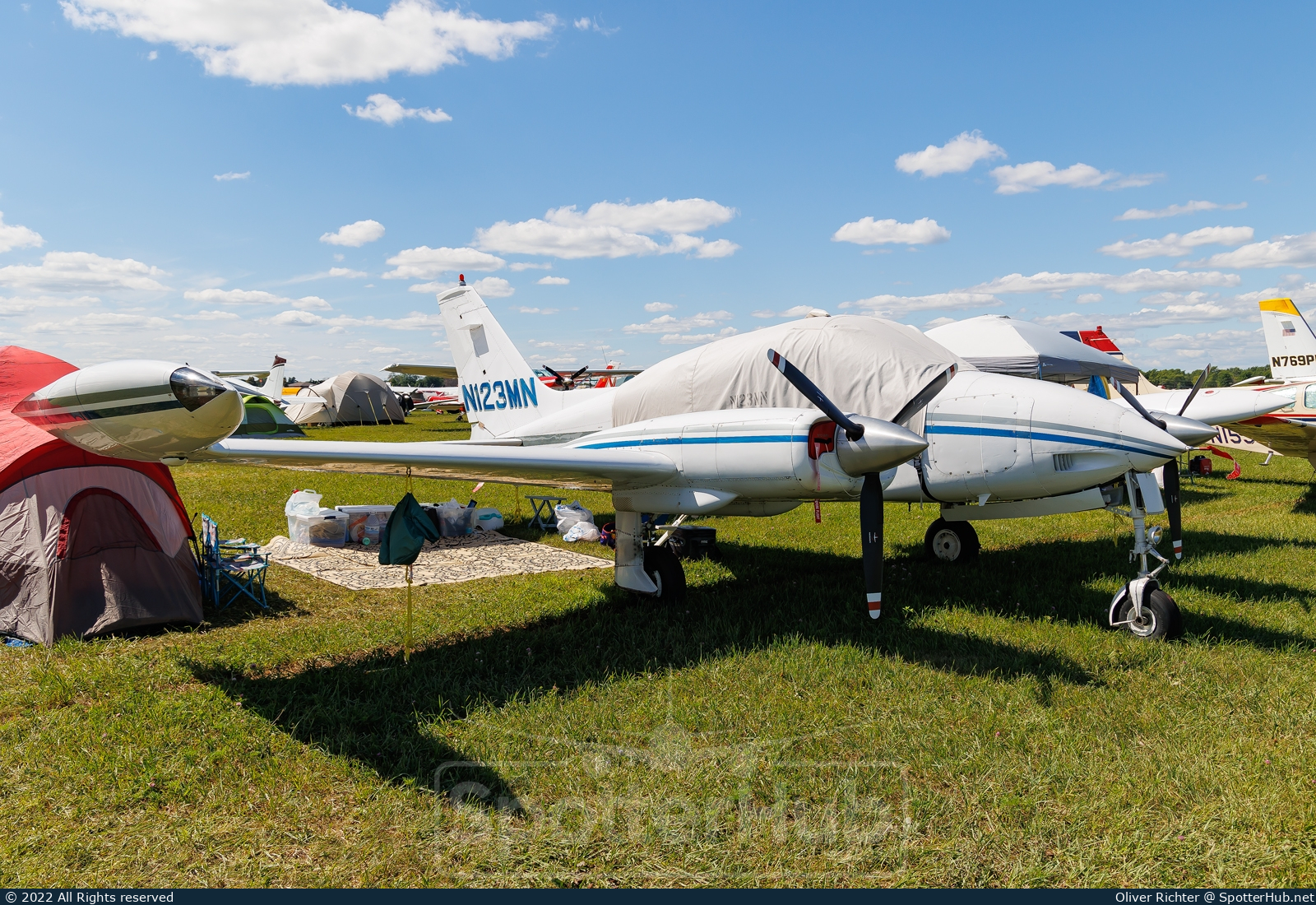 Photo of N123MN - Cessna 310Q operated by Private