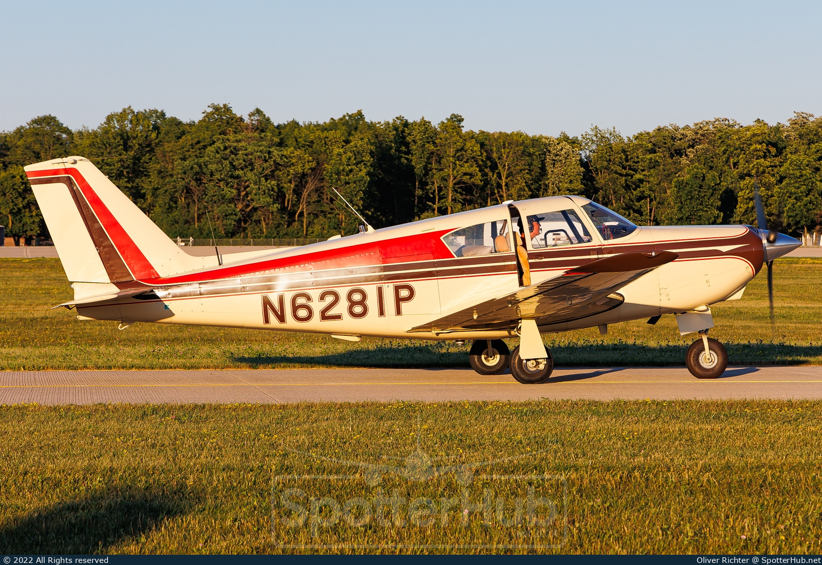 Photo of N6281P - Piper PA-24-250 Comanche operated by Private