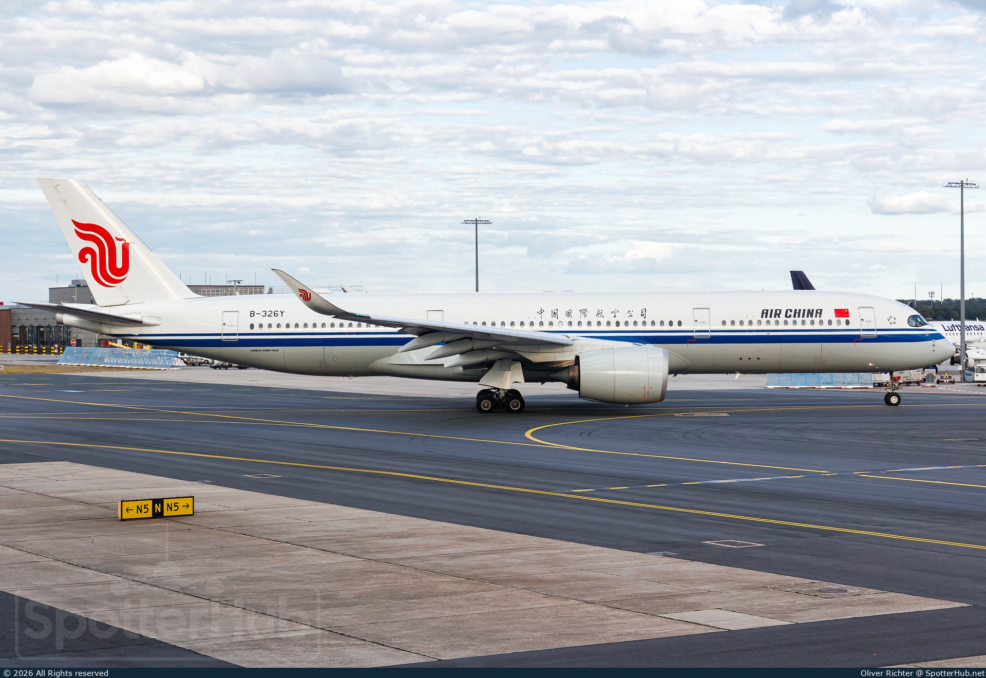 Photo of B-326Y - Airbus A350-941 operated by Air China