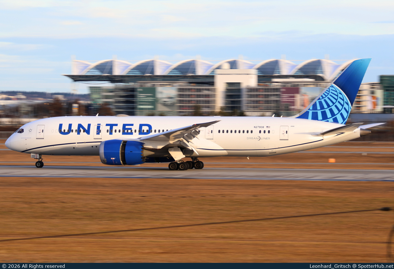 Photo of N27908 - Boeing 787-8 Dreamliner operated by United Airlines