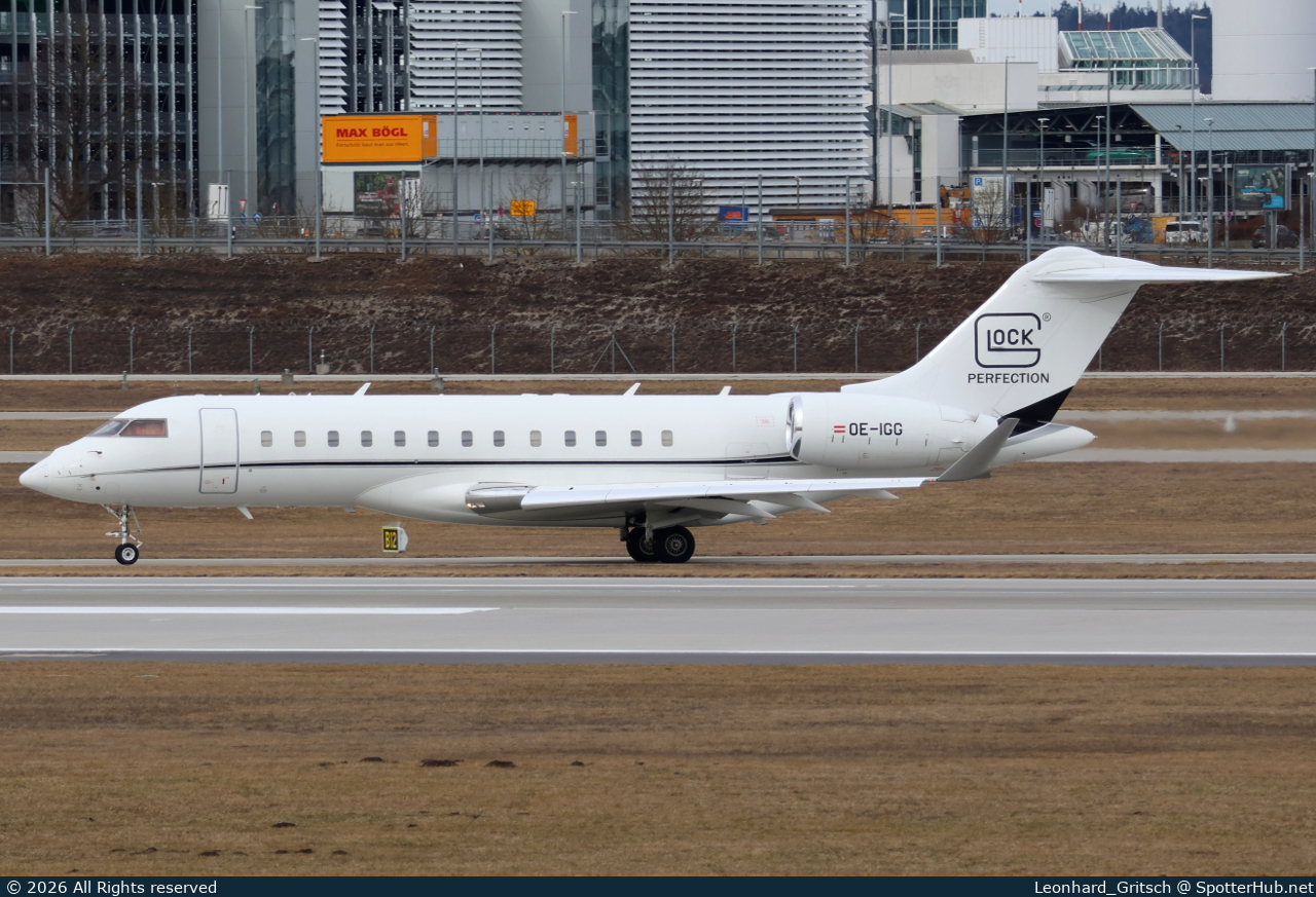 Photo of OE-IGG - Bombardier Global Express XRS operated by Glock Aviation