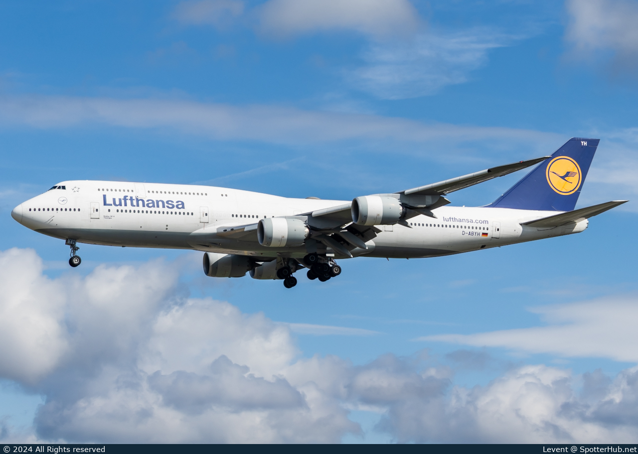 Photo of D-ABYH - Boeing 747-830 operated by Lufthansa