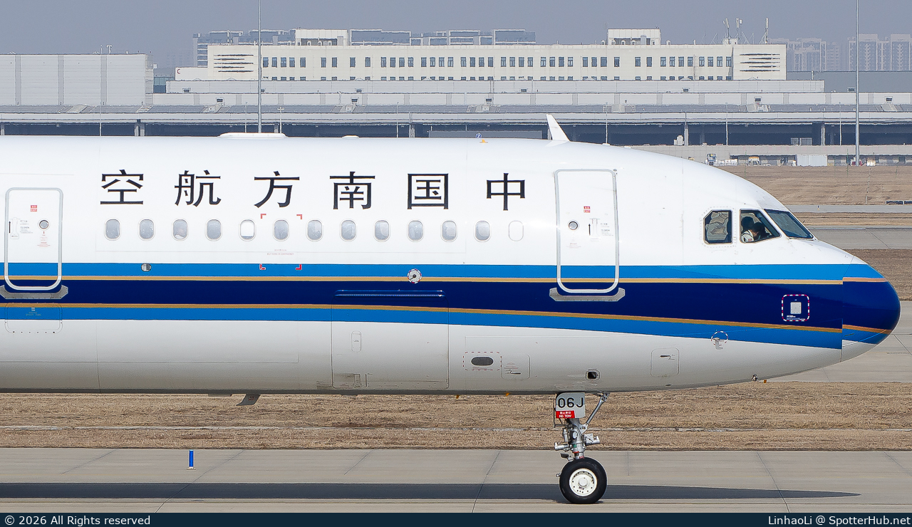 Photo of B-306J - Airbus A321-253N operated by China Southern Airlines