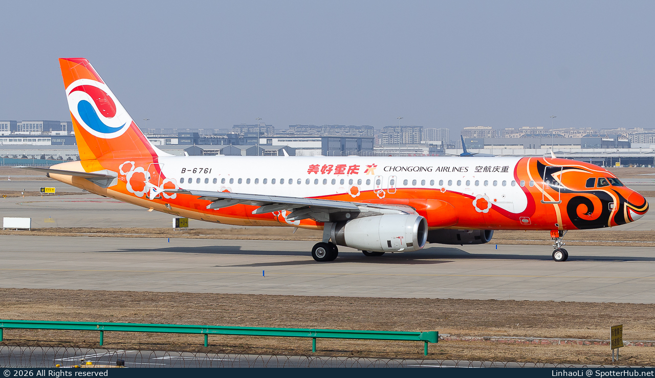 Photo of B-6761 - Airbus A320-232 operated by Chongqing Airlines