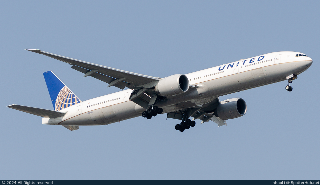 Photo of N2333U - Boeing 777-322(ER) operated by United Airlines