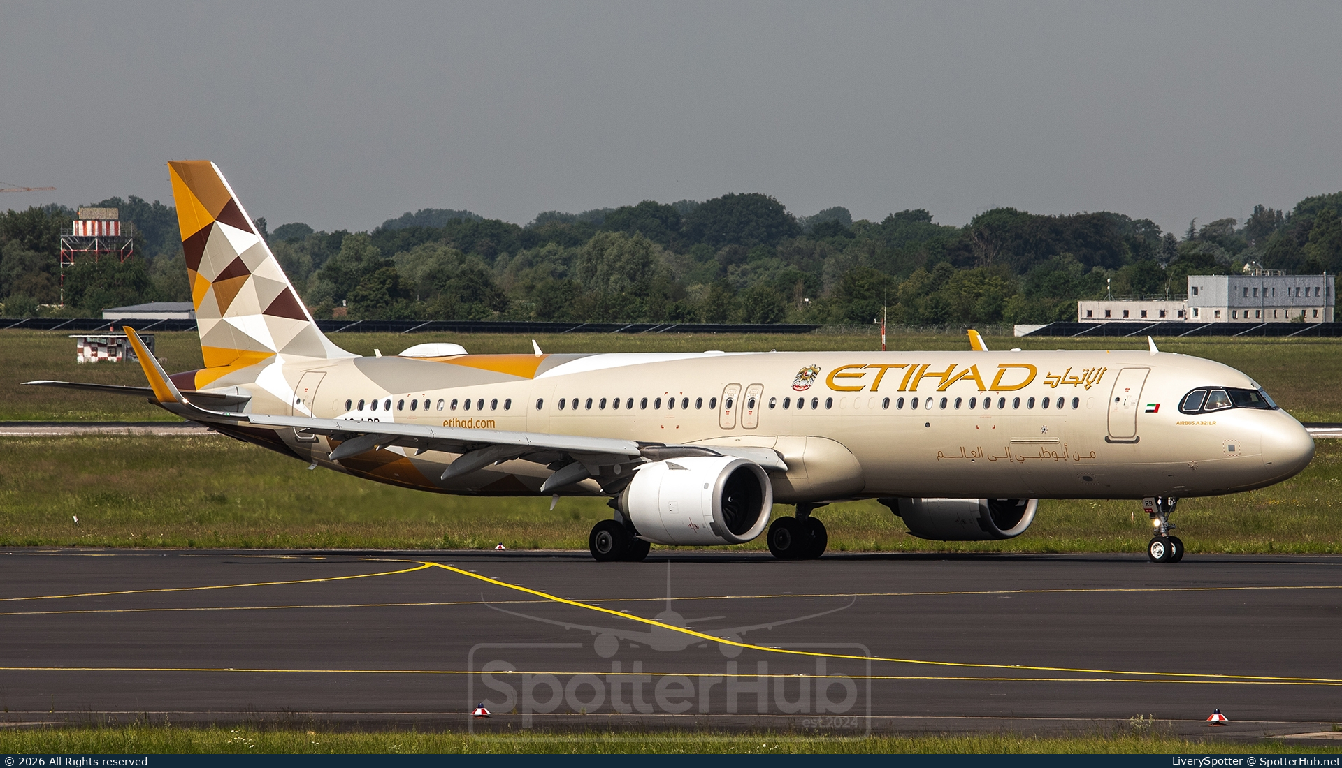 Photo of A6-LRB - Airbus A321-251NX operated by Etihad Airways