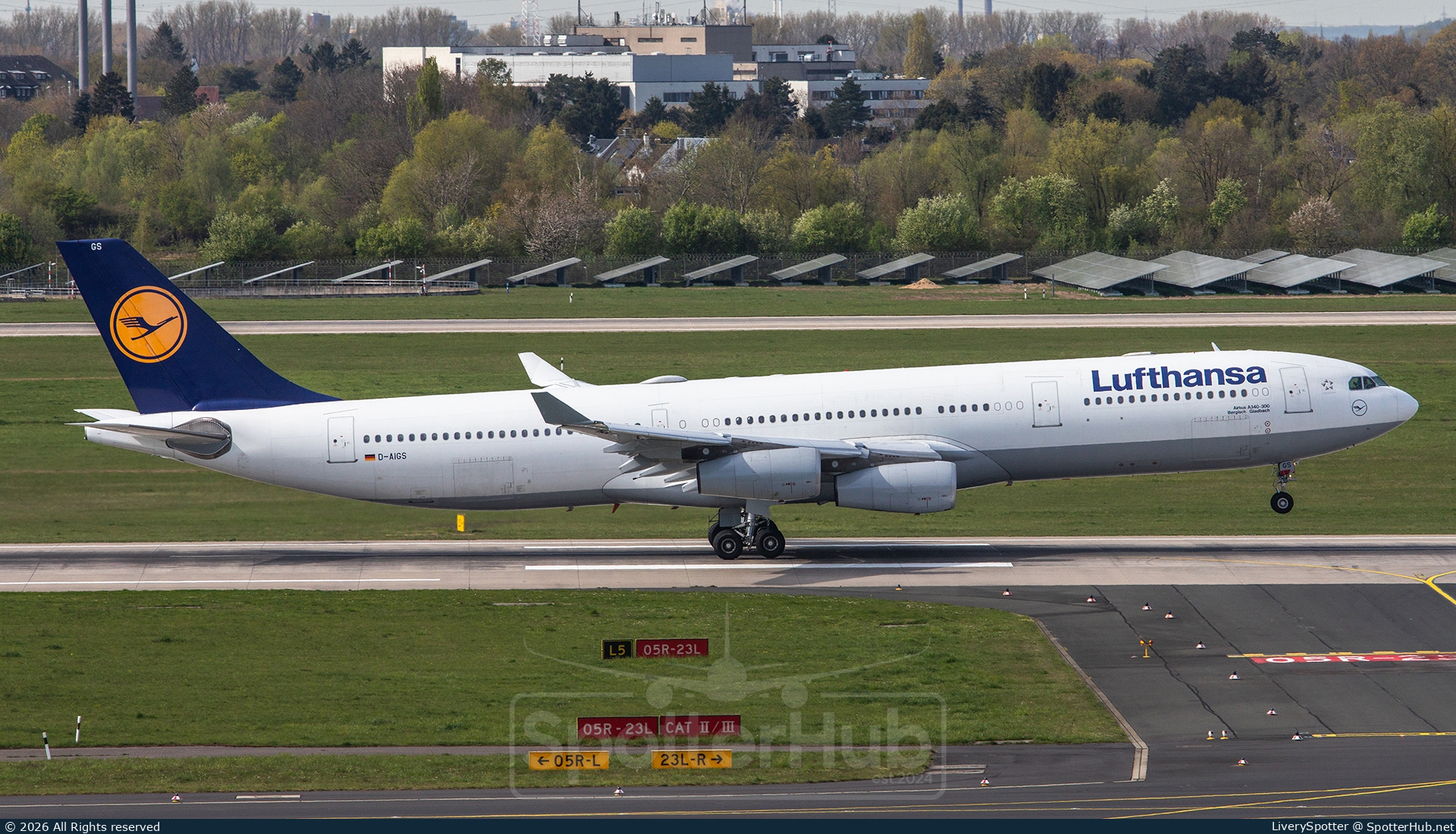 Photo of D-AIGS - Airbus A340-313 operated by Lufthansa