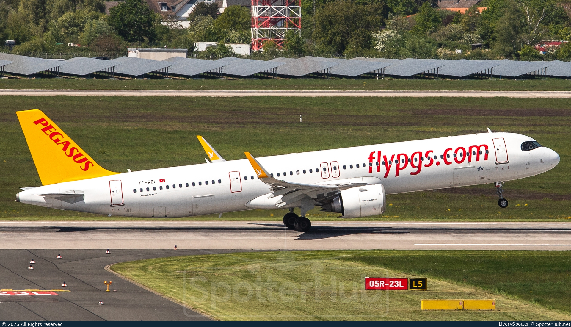 Photo of TC-RBI - Airbus A321-251NX operated by Pegasus Airlines