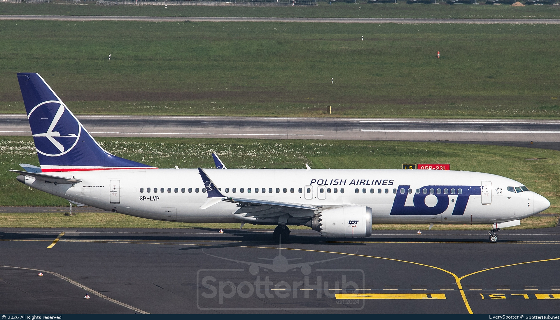Photo of SP-LVP - Boeing 737 MAX 8 operated by LOT Polish Airlines