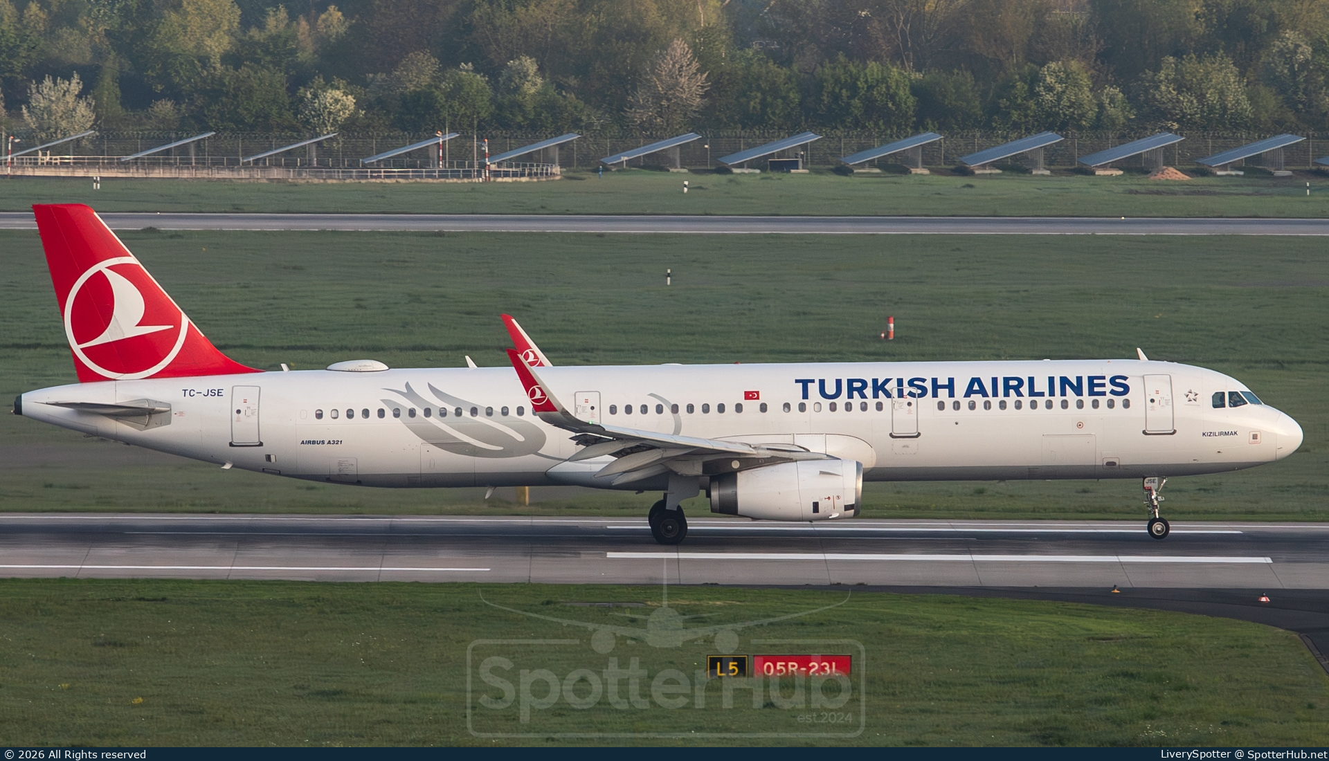 Photo of TC-JSE - Airbus A321-231 operated by Turkish Airlines