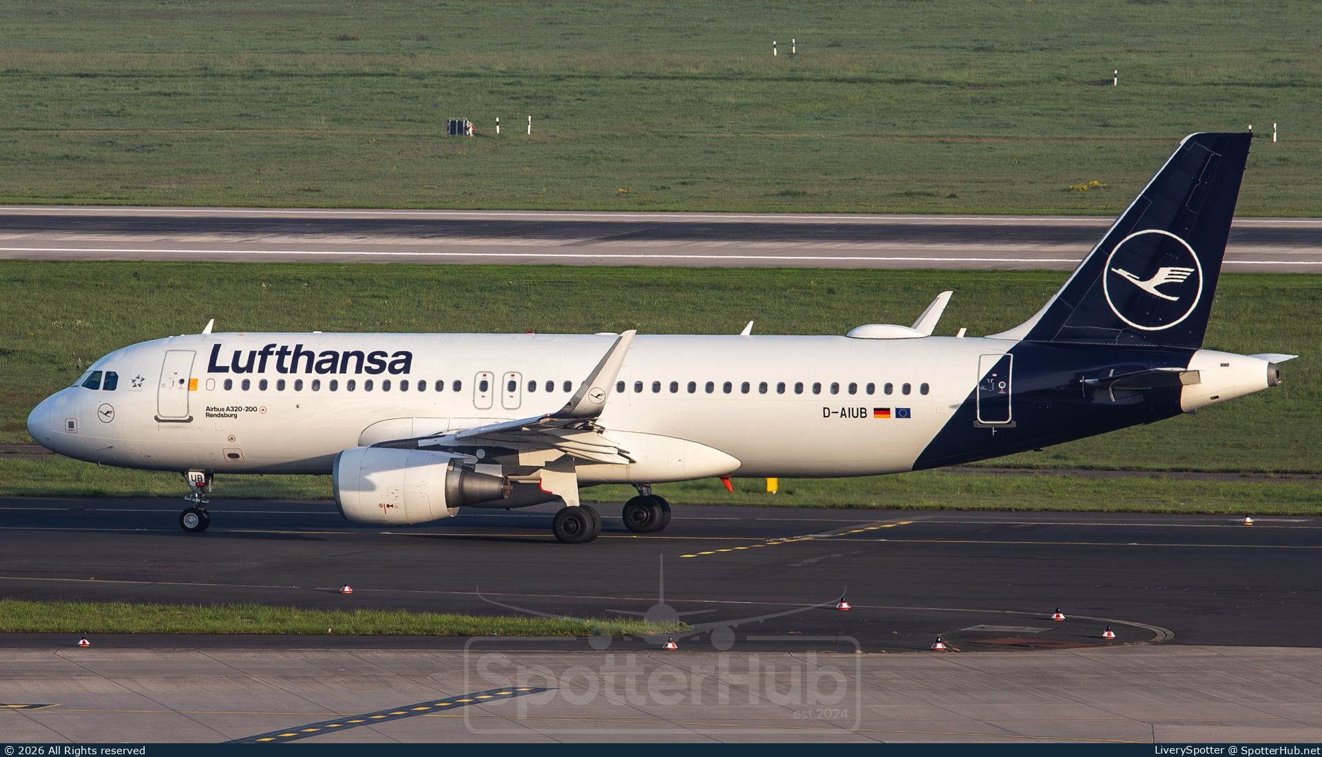 Photo of D-AIUB - Airbus A320-214 operated by Lufthansa