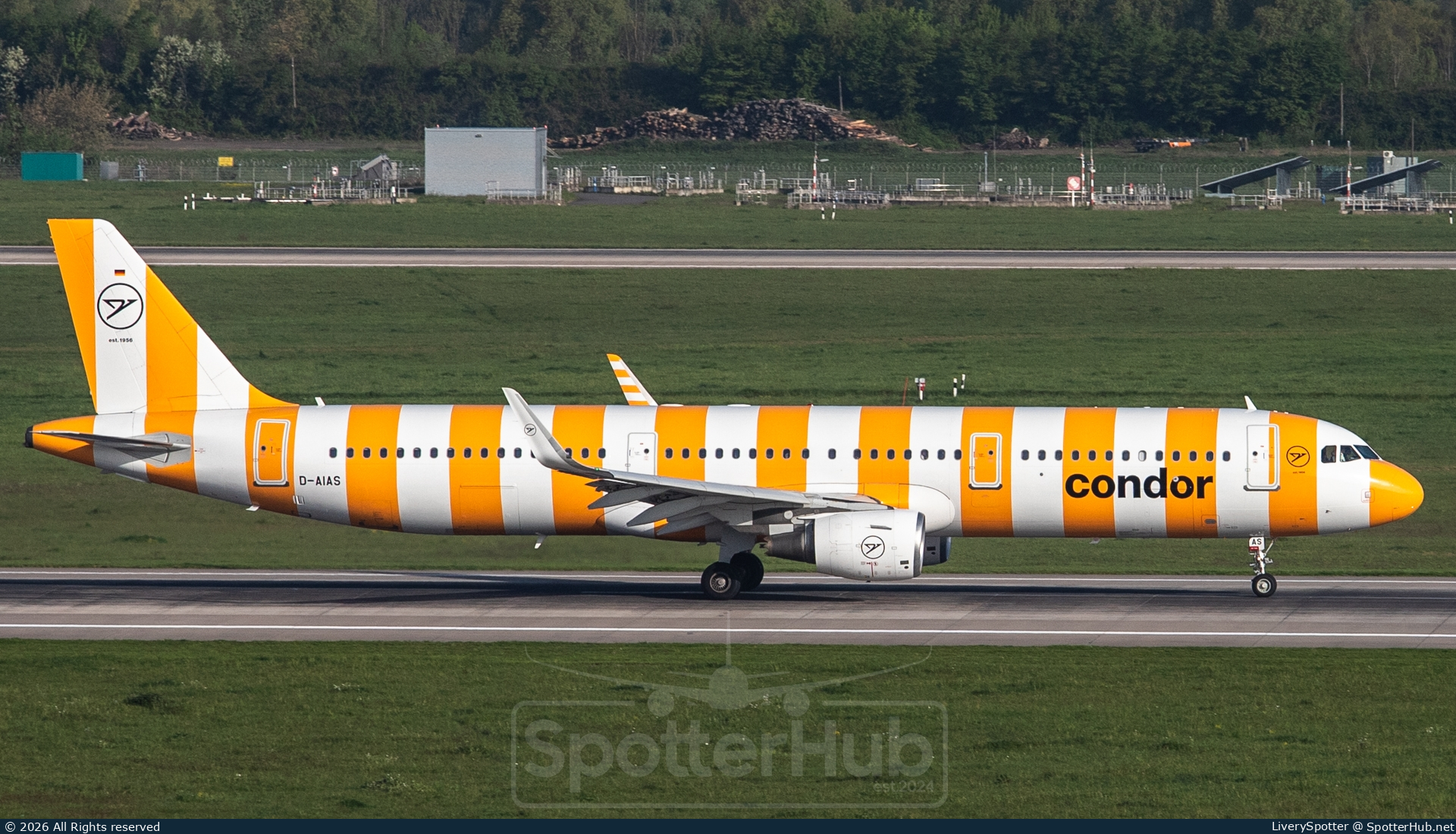 Photo of D-AIAS - Airbus A321-211 operated by Condor