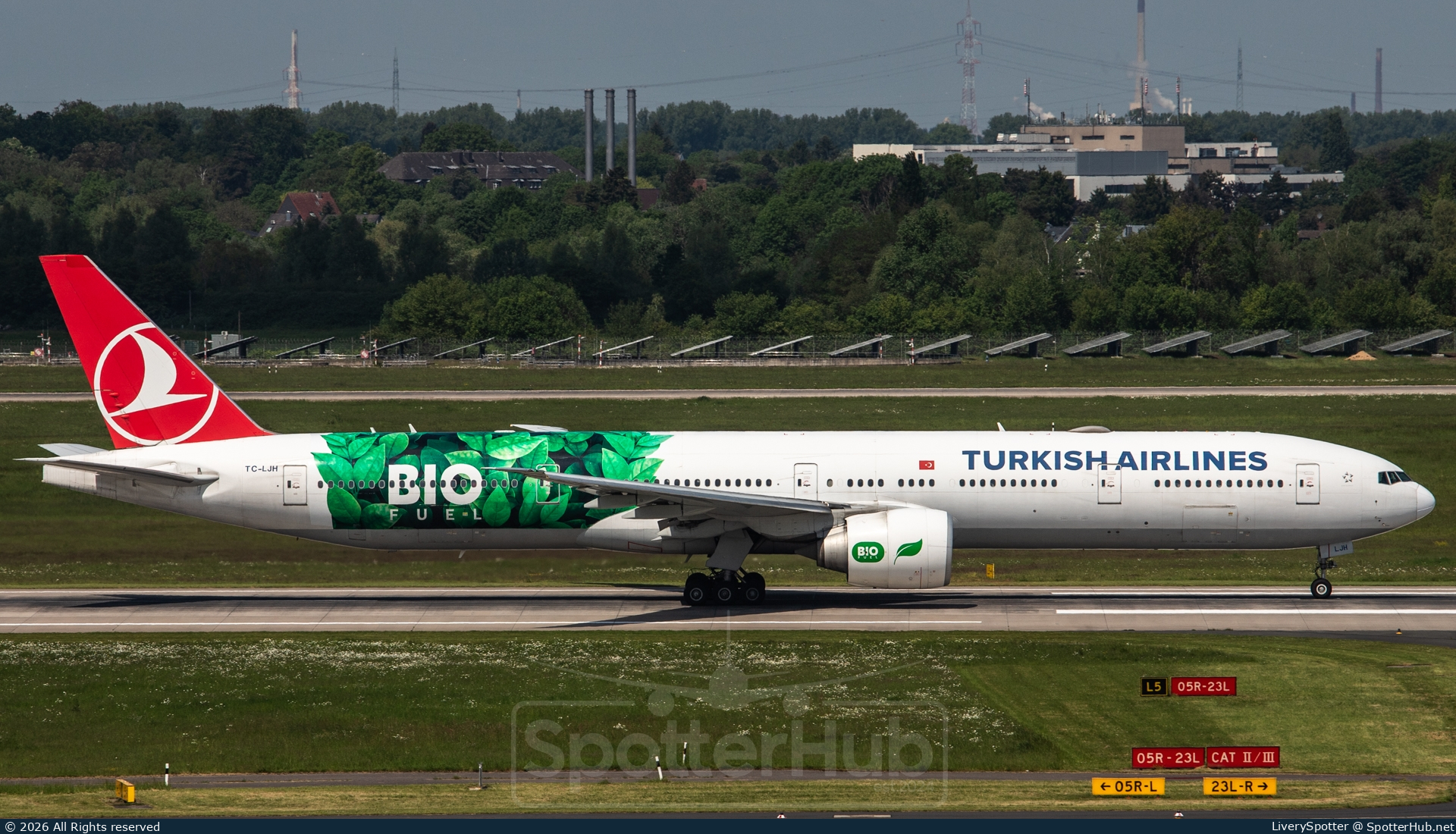 Photo of TC-LJH - Boeing 777-3F2(ER) operated by Turkish Airlines