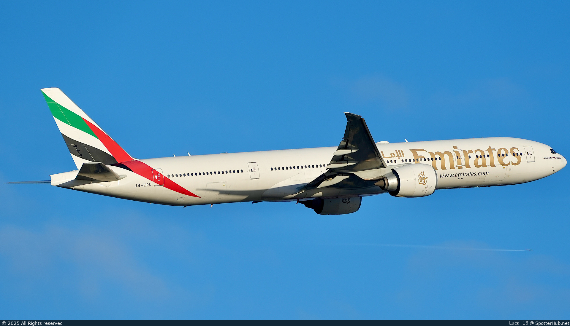 Photo of A6-EPU - Boeing 777-31H(ER) operated by Emirates