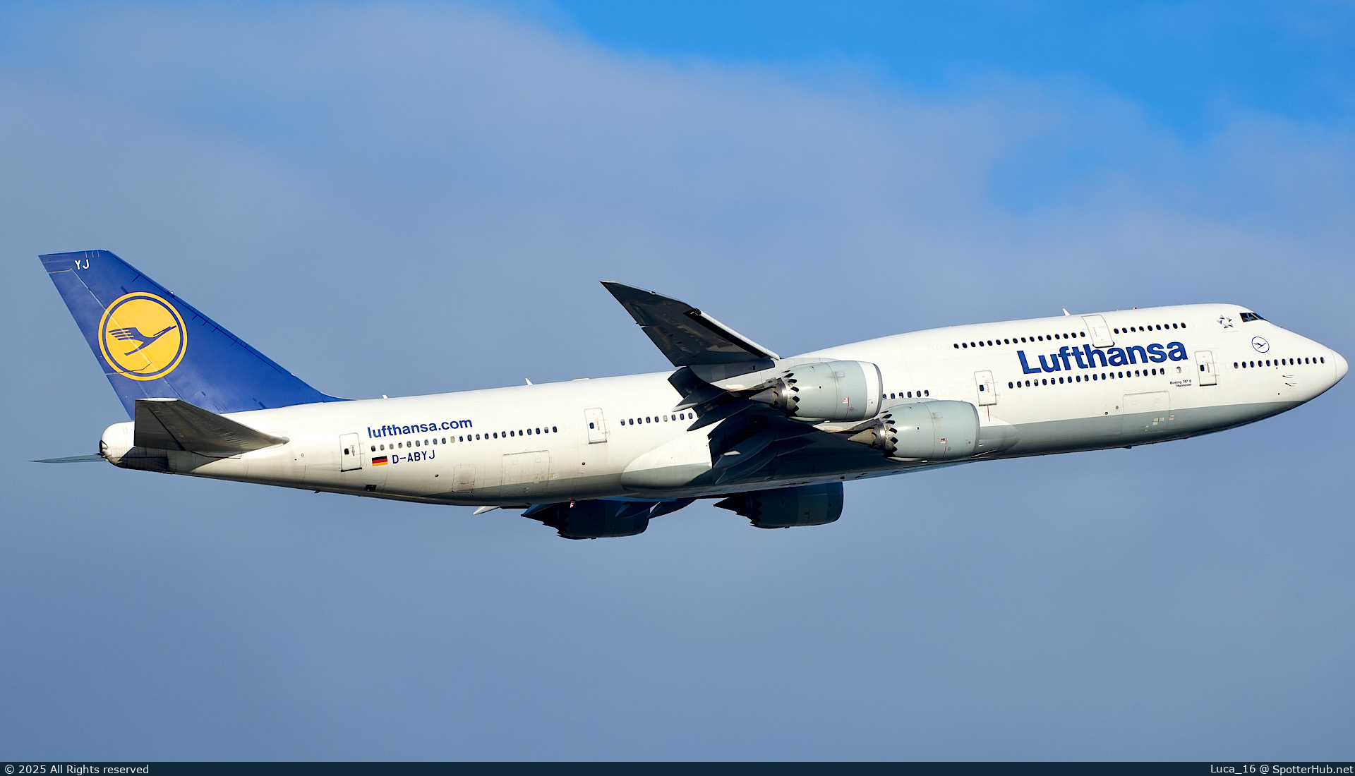 Photo of D-ABYJ - Boeing 747-830 operated by Lufthansa