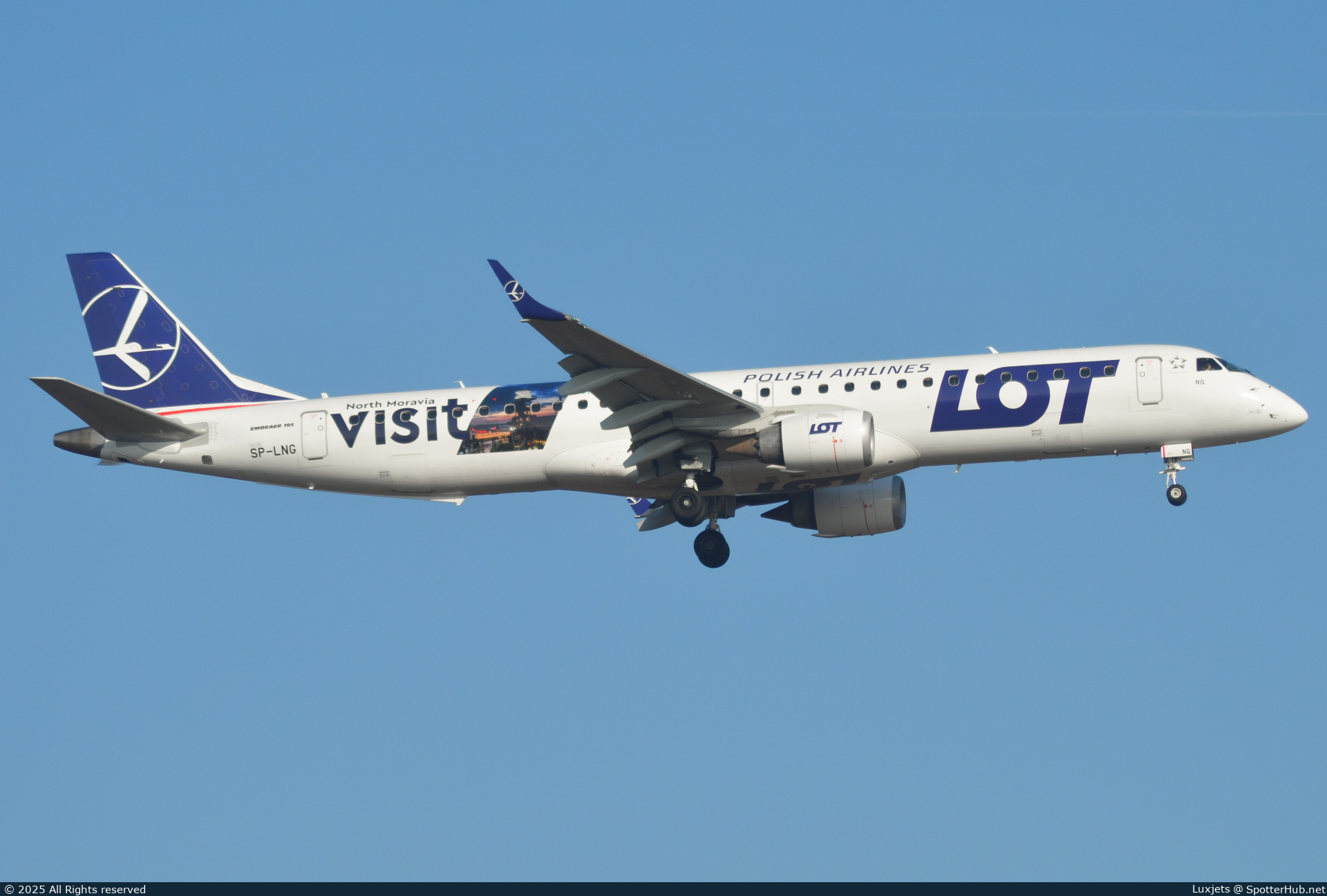 Photo of SP-LNG - Embraer ERJ-195LR operated by LOT Polish Airlines