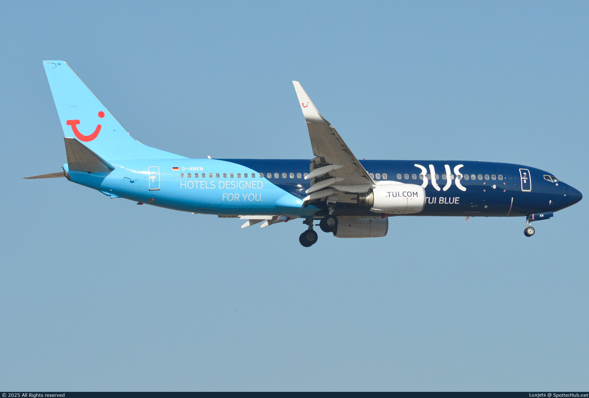 Photo of D-ABKM - Boeing 737-86J operated by TUIfly