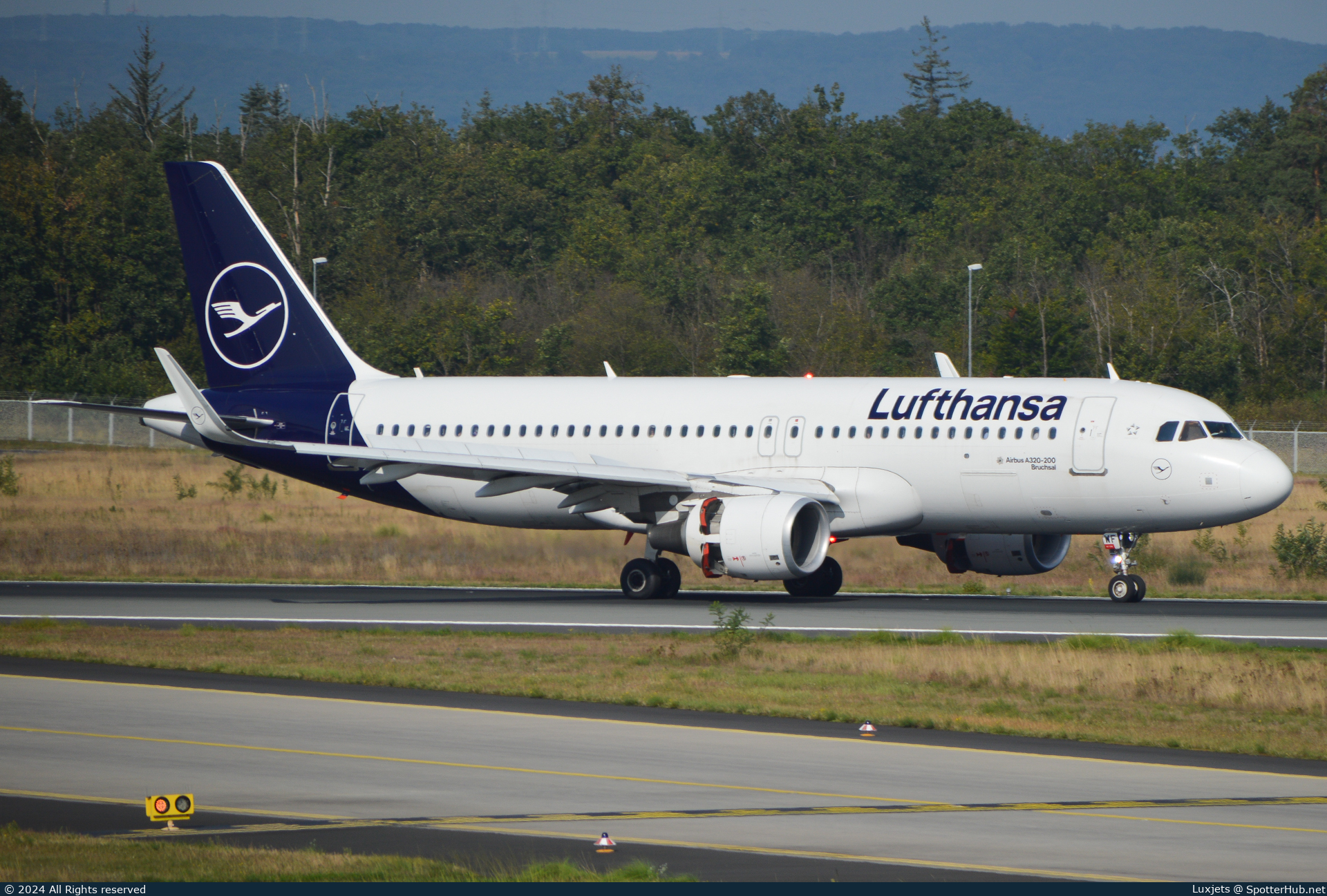 Photo of D-AIWF - Airbus A320-214 operated by Lufthansa