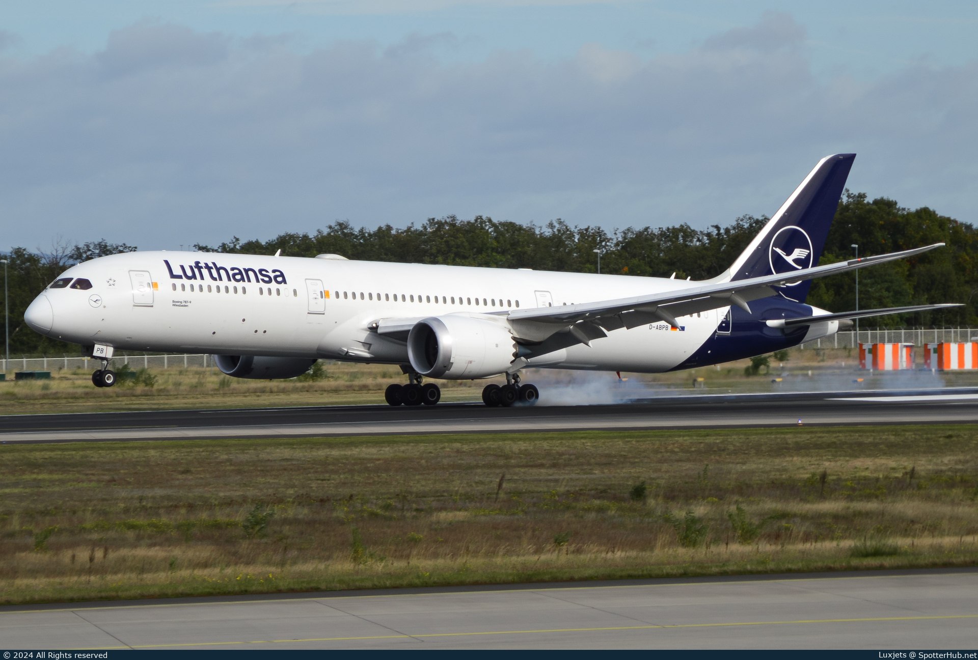 Photo of D-ABPB - Boeing 787-9 Dreamliner operated by Lufthansa