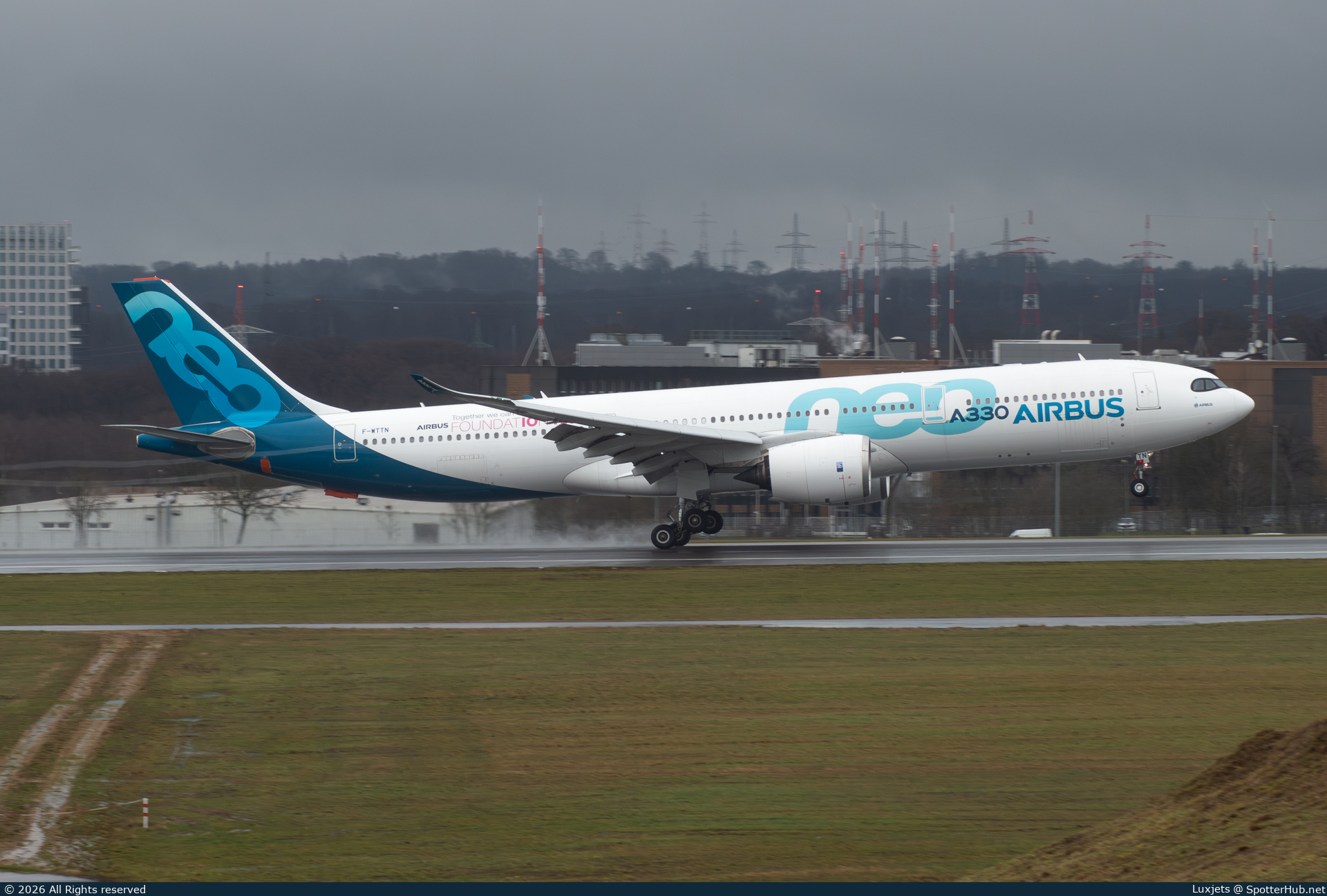 Photo of F-WTTN - Airbus A330-941 operated by Airbus Industrie