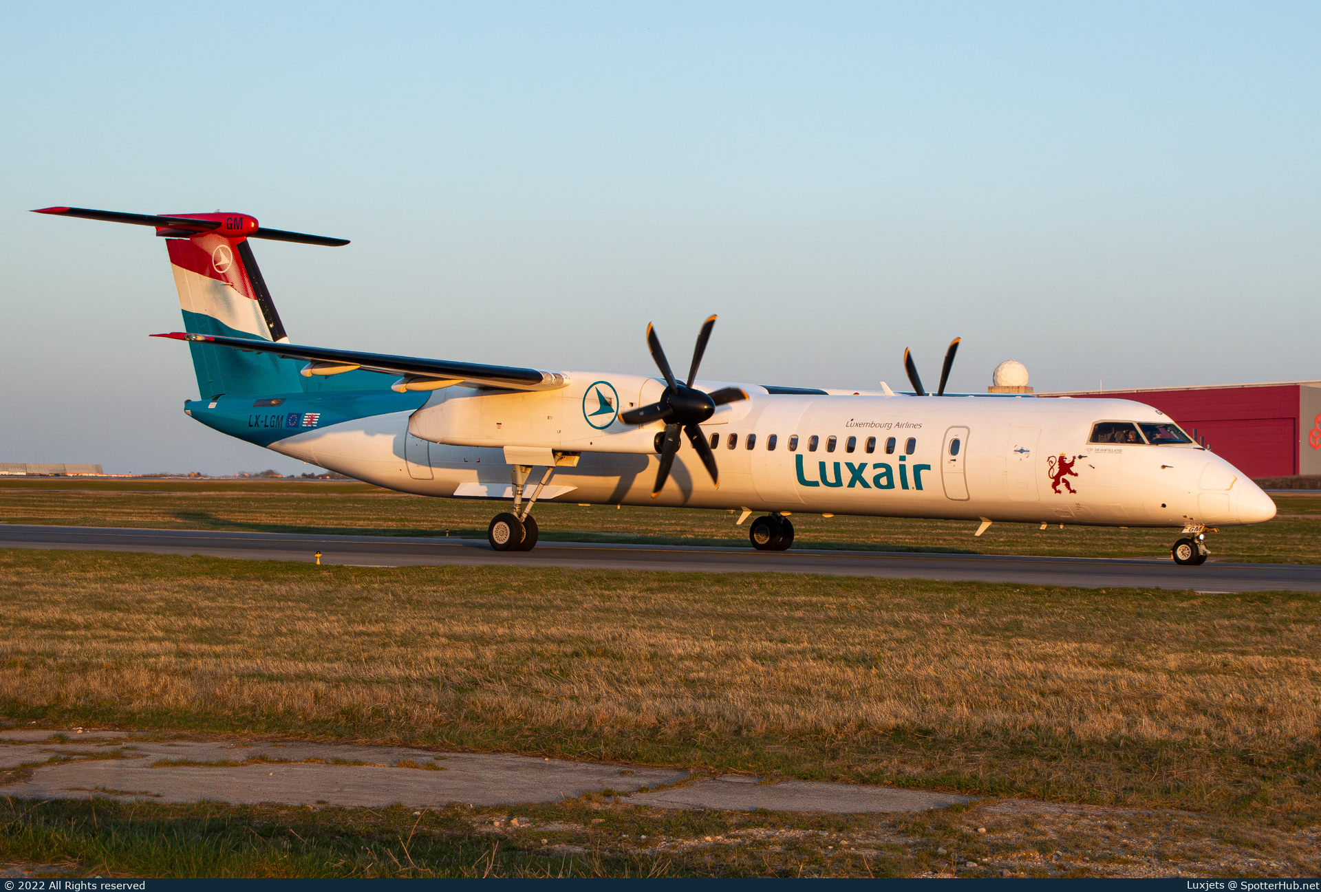 Photo of LX-LGM - Bombardier DHC-8-402 Dash 8 Q400 operated by Luxair