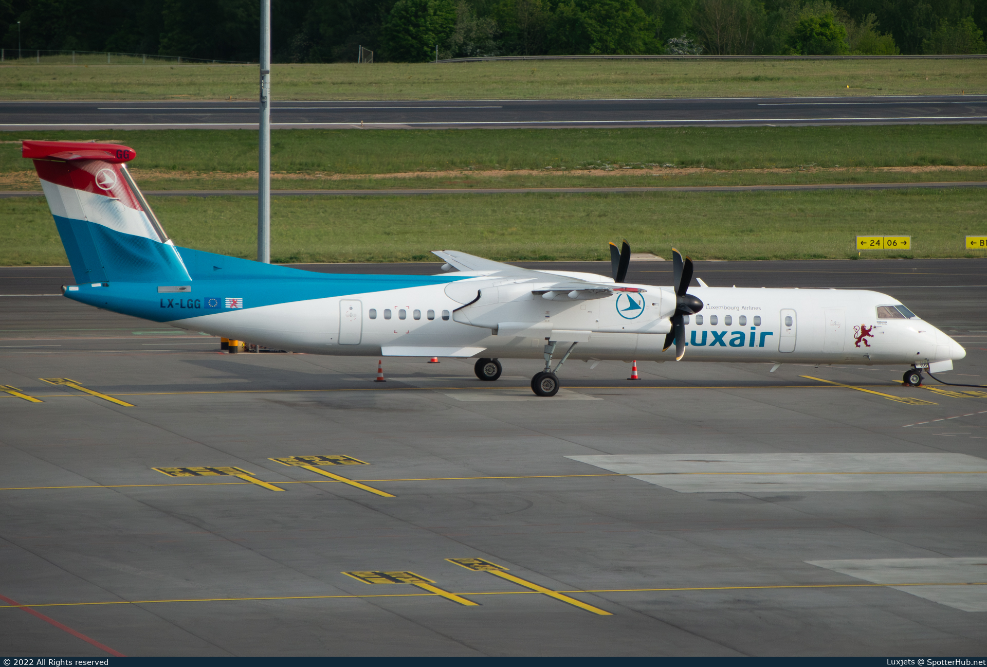 Photo of LX-LGG - Bombardier DHC-8-402 Dash 8 Q400 operated by Luxair