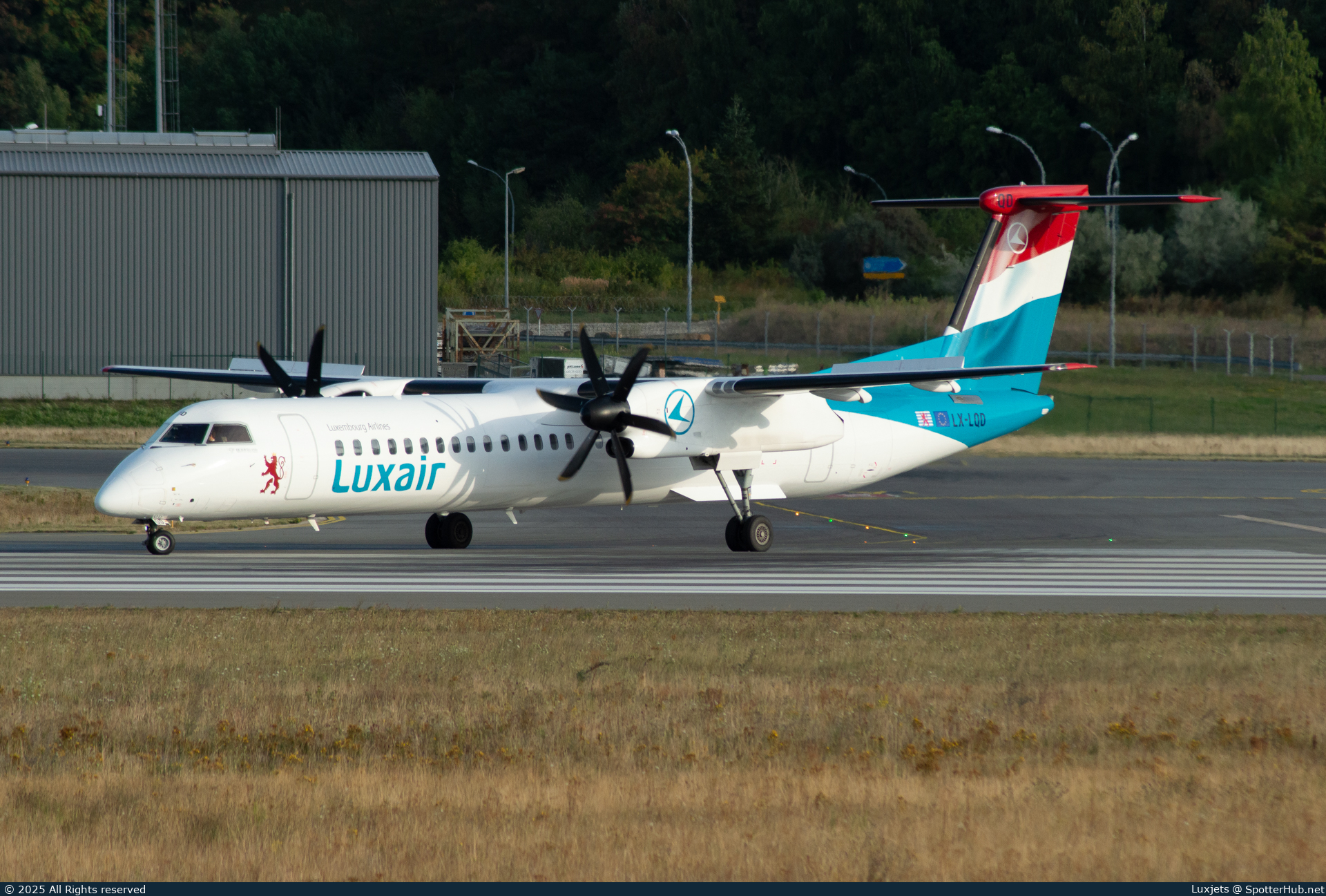 Photo of LX-LQD - Bombardier DHC-8-402 Dash 8 Q400 operated by Luxair