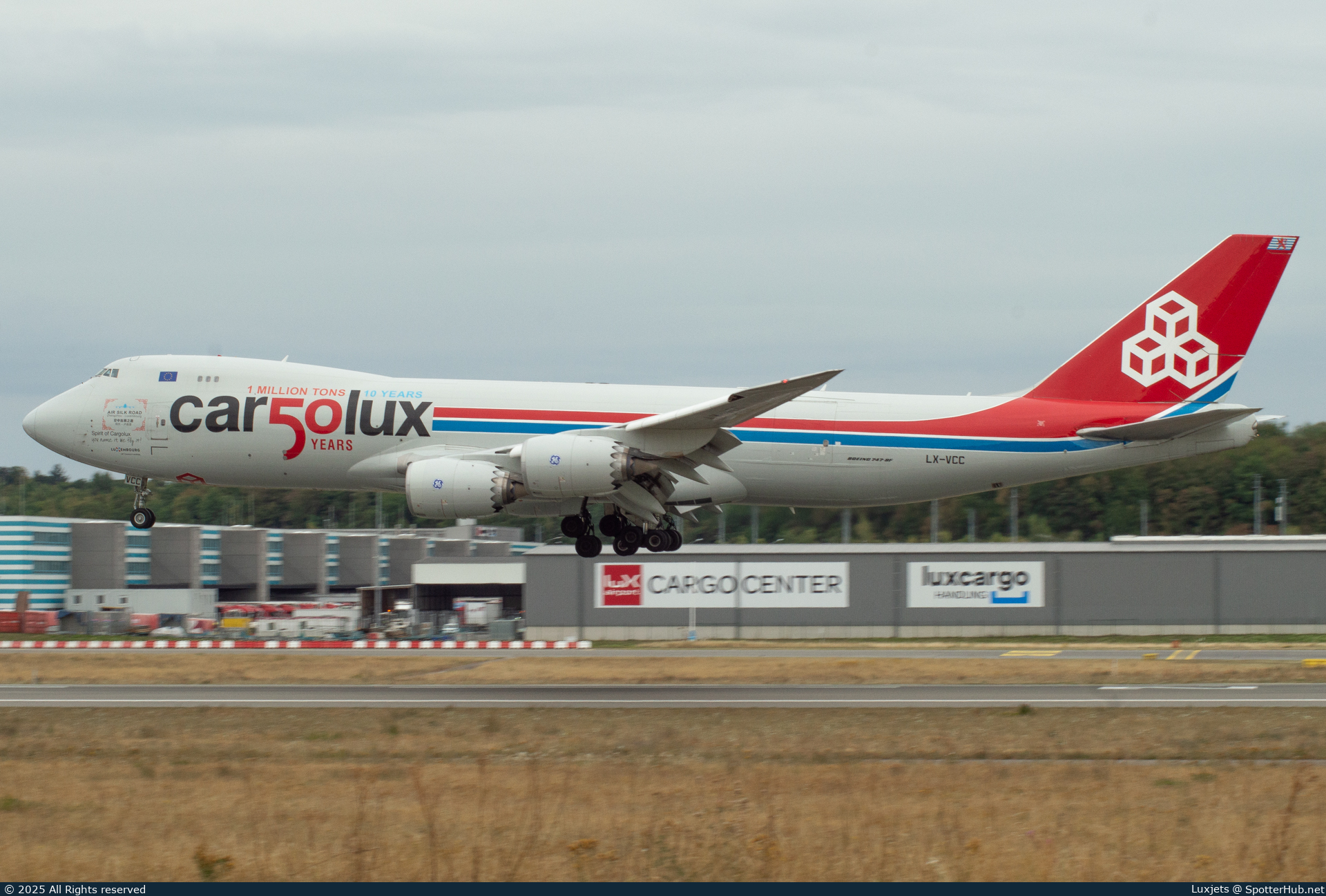 Photo of LX-VCC - Boeing 747-8R7F operated by Cargolux
