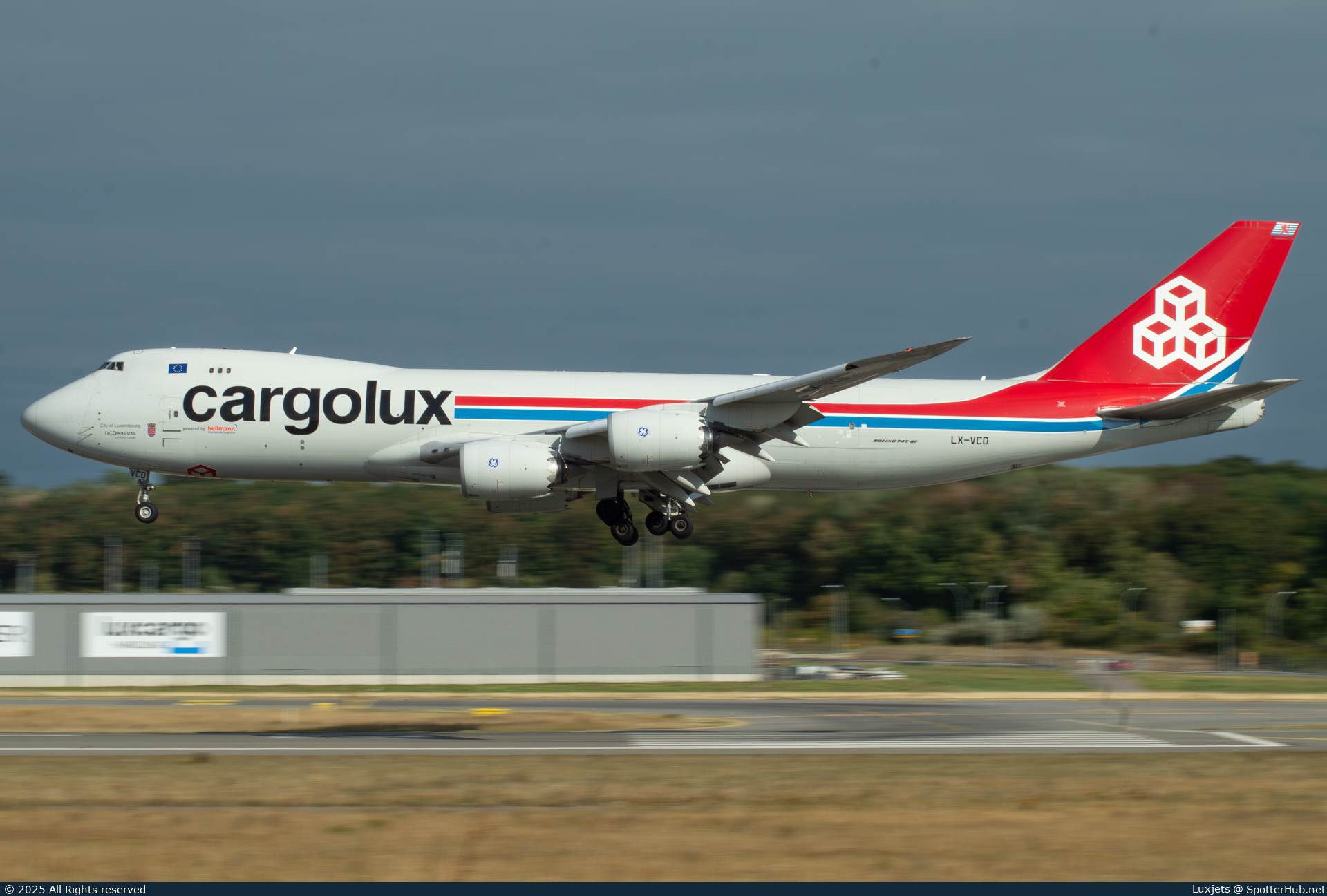 Photo of LX-VCD - Boeing 747-8R7F operated by Cargolux