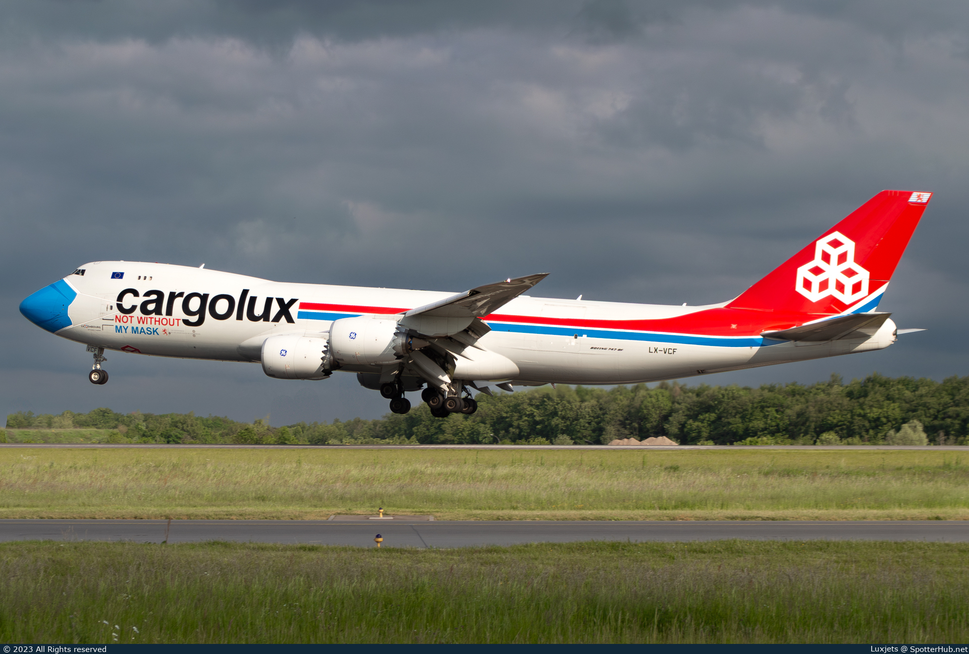 Photo of LX-VCF - Boeing 747-8R7F operated by Cargolux