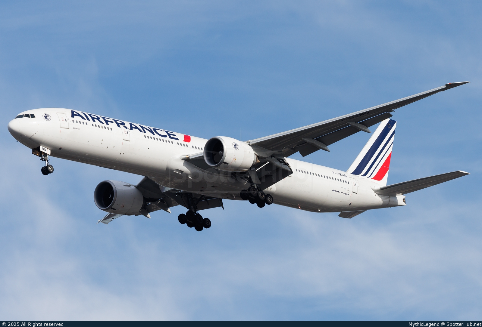 Photo of F-GZNQ - Boeing 777-328(ER) operated by Air France